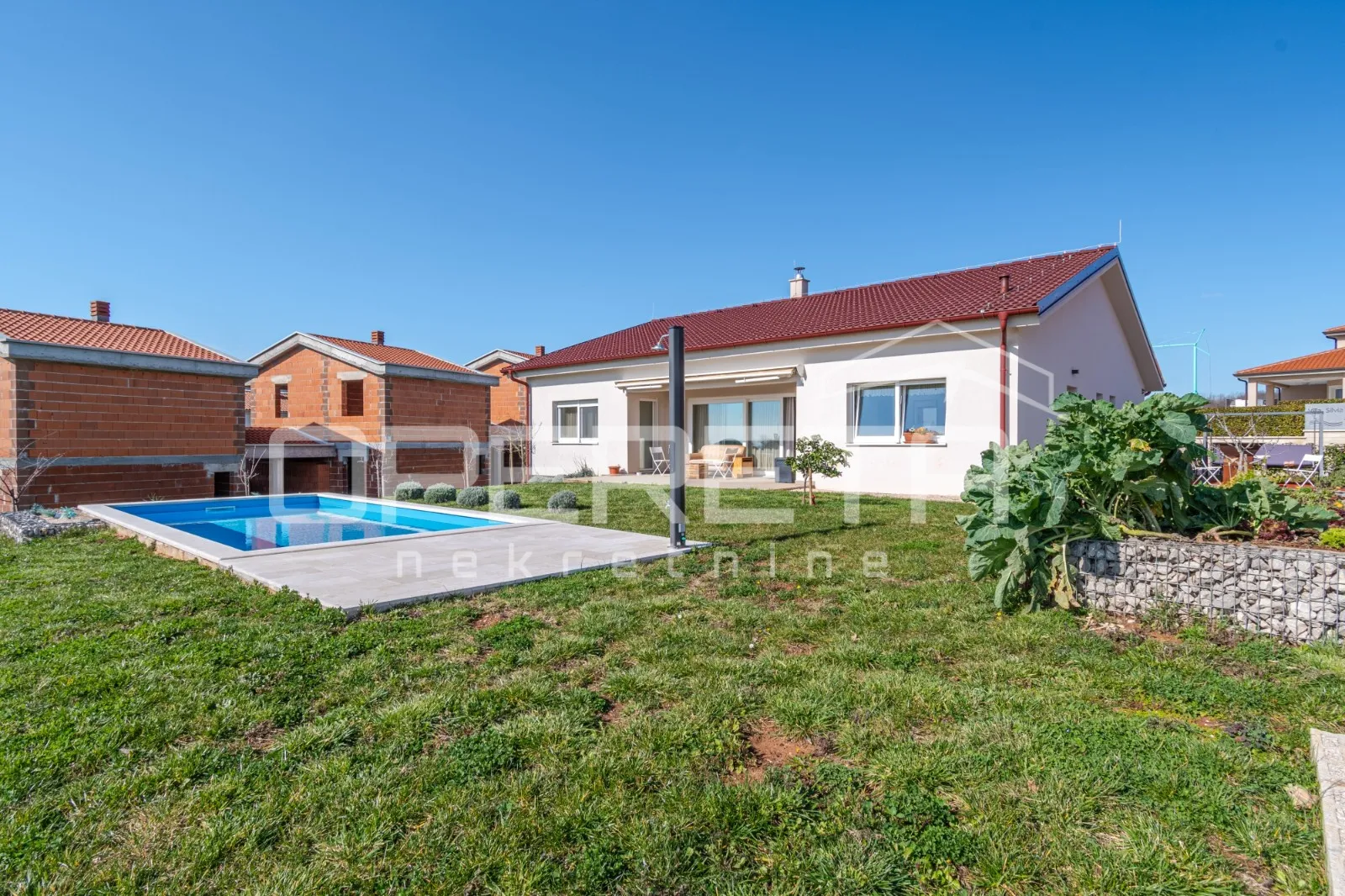 Kaštelir - Moderna prizemnica s bazenom i pametnim sustavom upravljanja