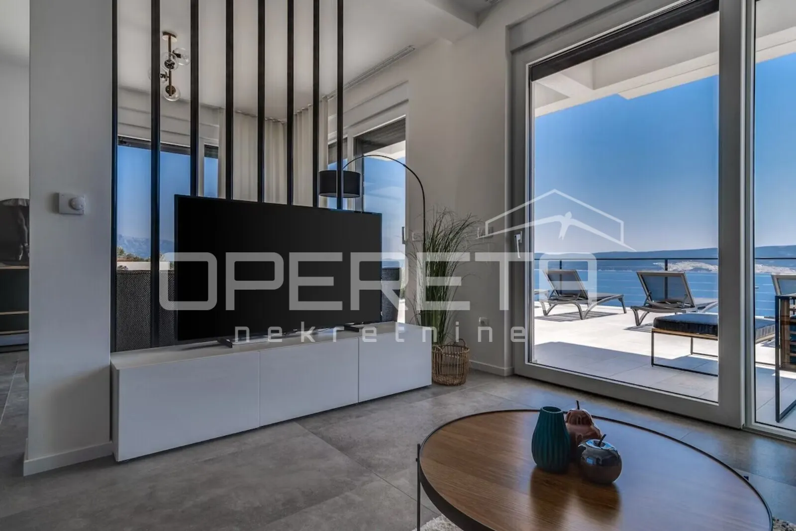 moderna vila s otvorenim pogledom na more, povišena lokaciji uz omiš - slika 21