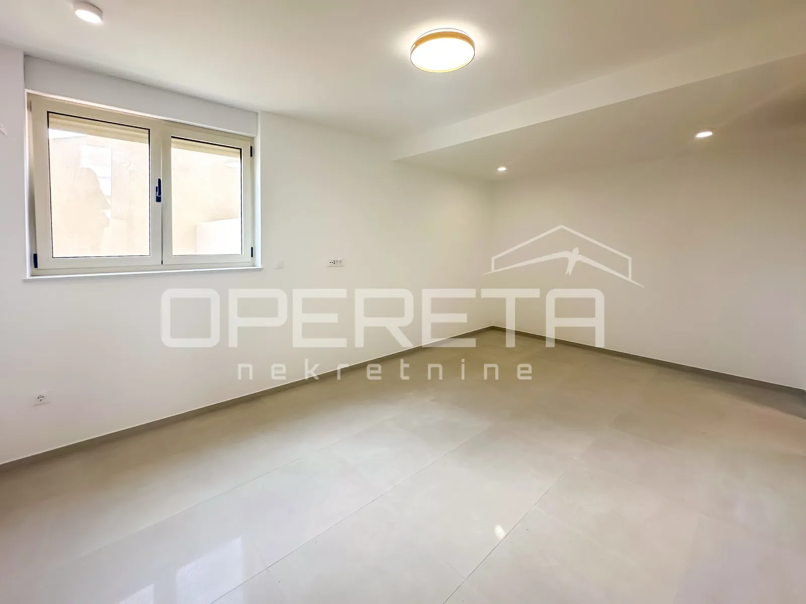 moderna vila s bazenom i pogledom na more – 150 m od plaže - slika 5