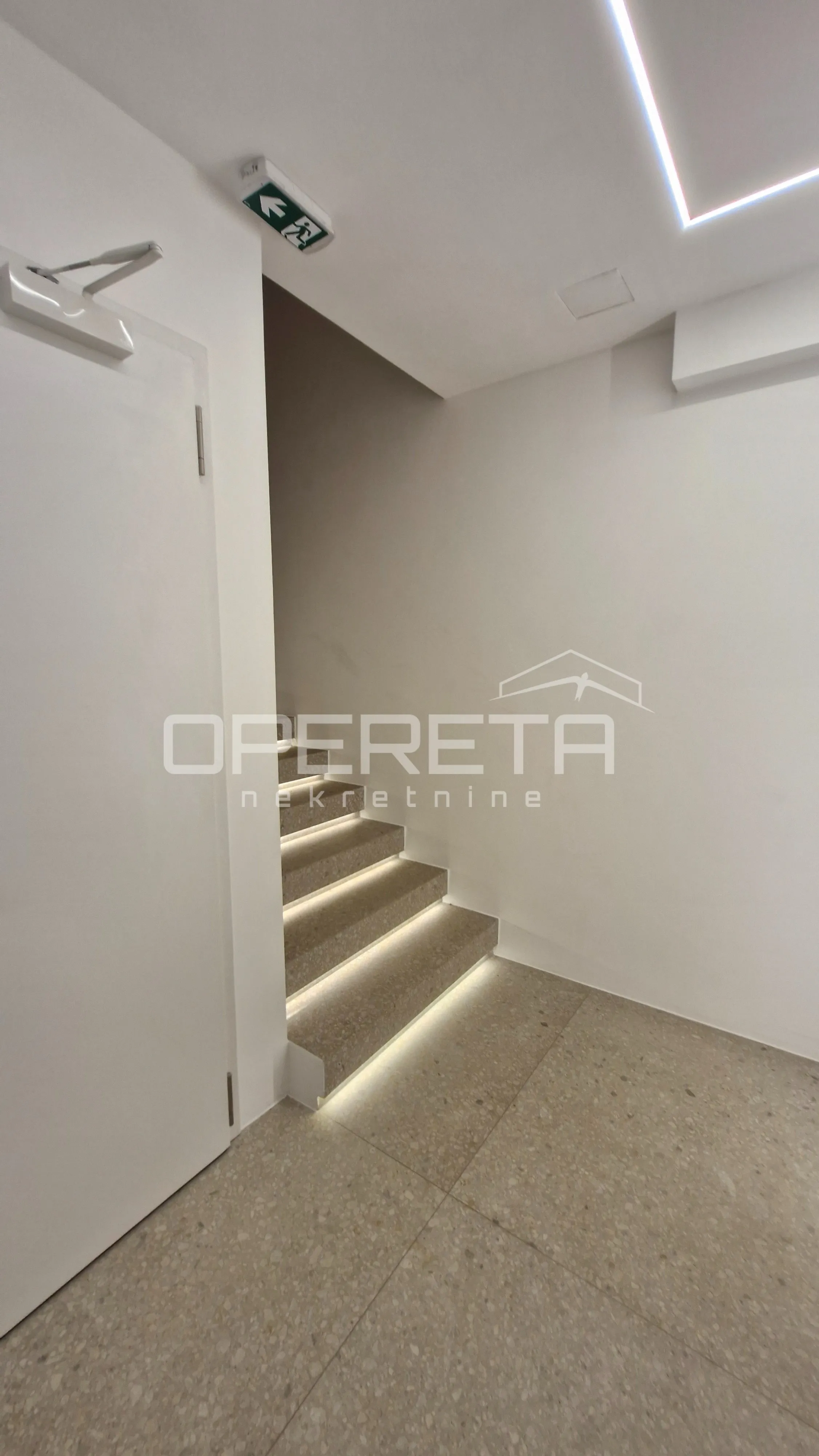 opatija - luksuzan stan s panoramskim pogledom na more i privatnim jacuzzijem - slika 14