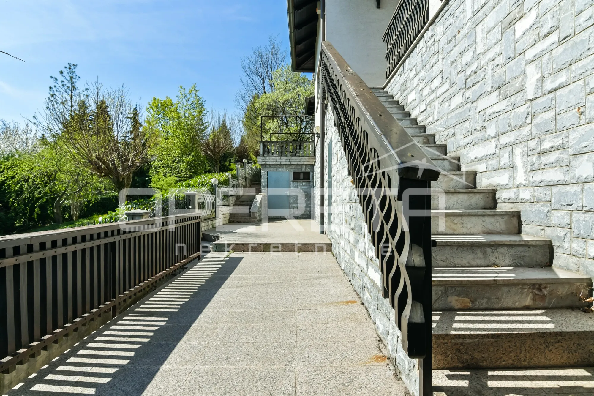 prodajemo prostranu obiteljsku kuću na parceli od 2.265m2 u gajnicama, zagreb, i - slika 10