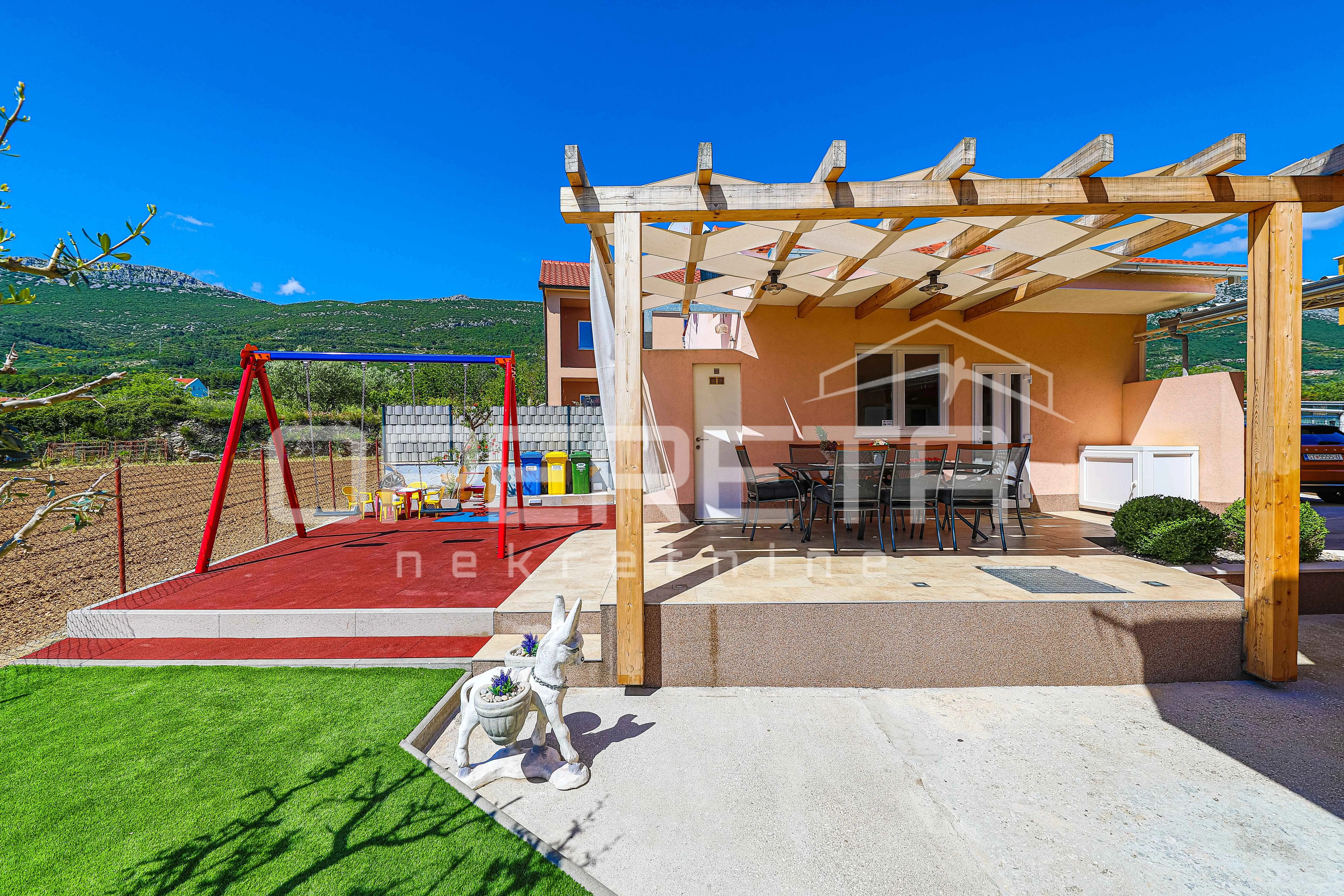 luksuzna vila s bazenom, pogledom na more i ljetnom kuhinjom u kaštelima - slika 7