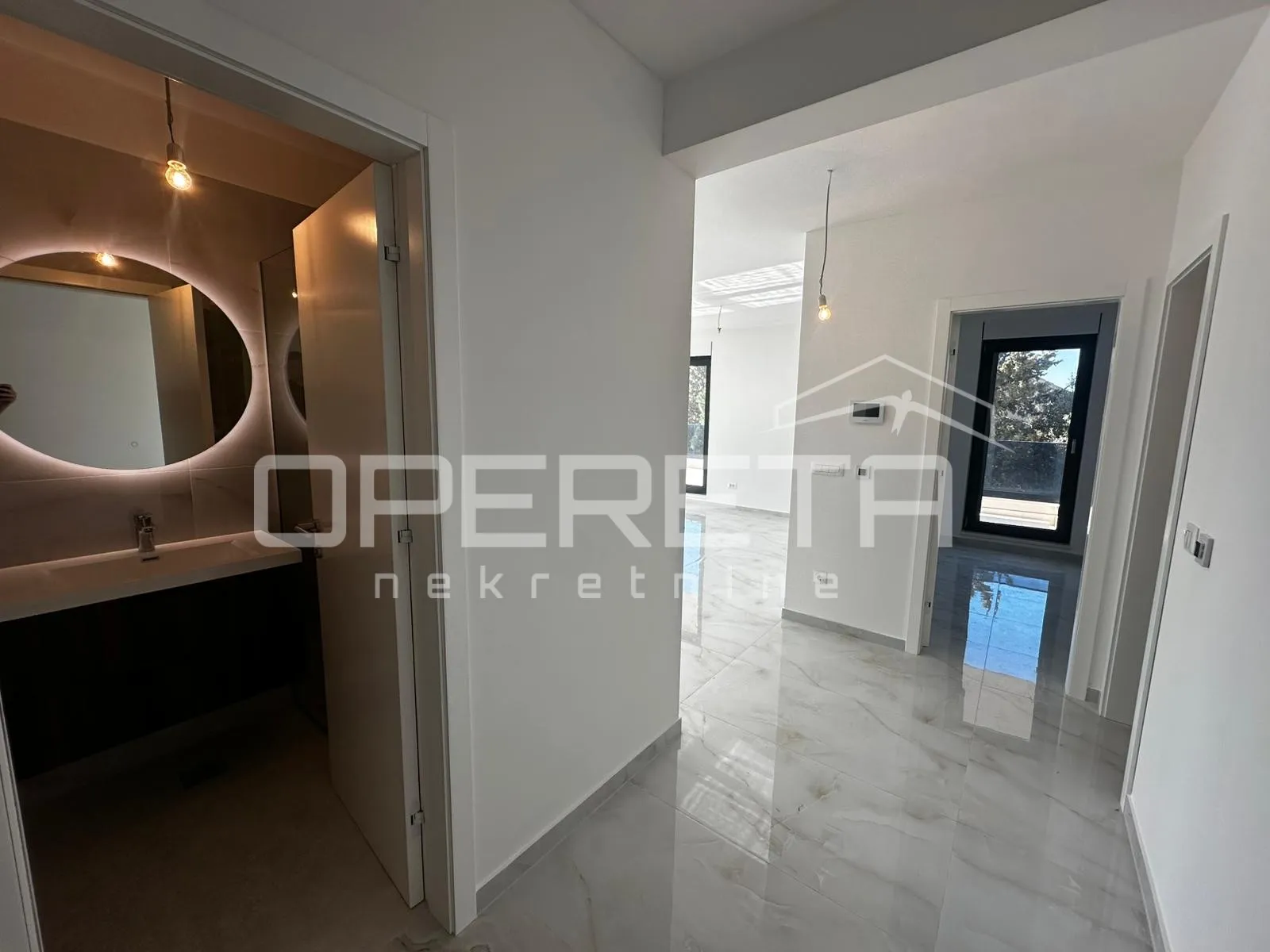 penthouse u okrugu gornjem s krovnim bazenom i pogledom na more - slika 4