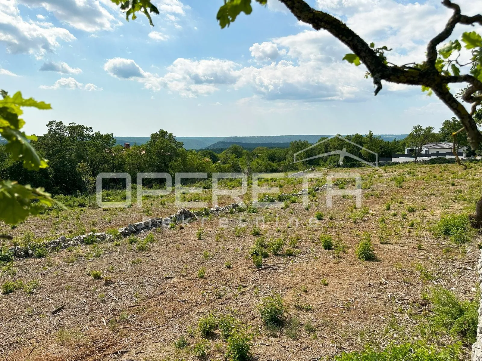 prostano građevinsko zemljište s pogledom na more 8600m2 - slika 2