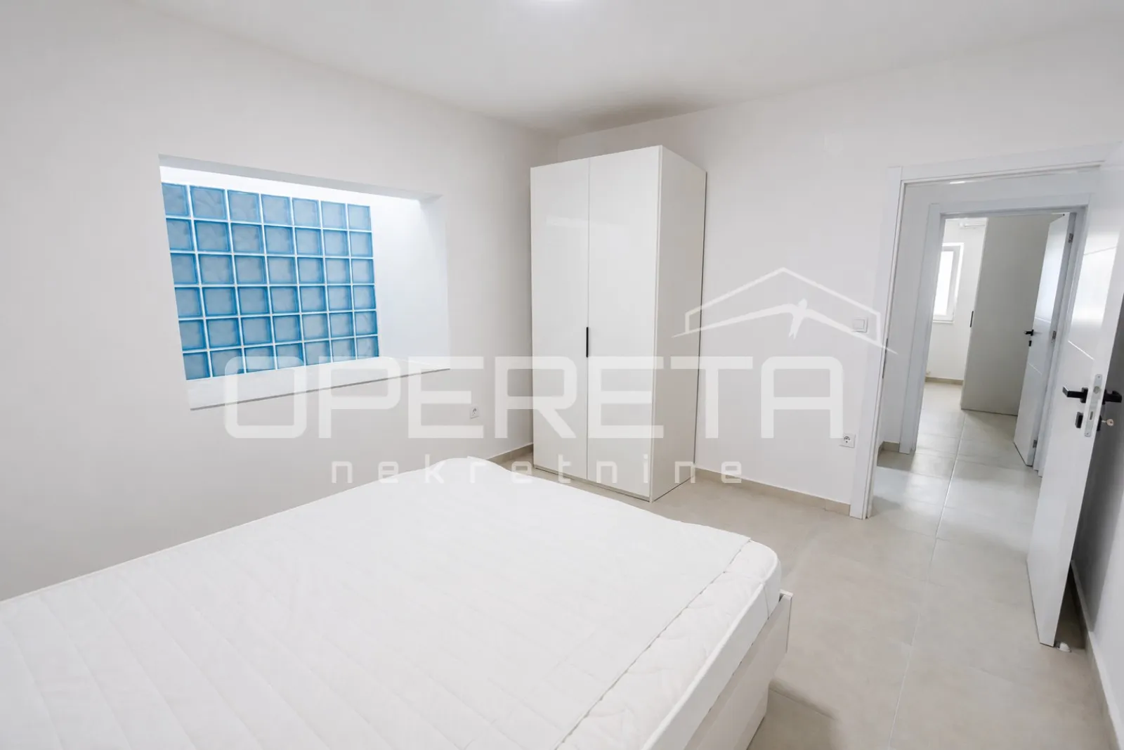stara novalja - 6 etažiranih apartmana prvi red do mora - slika 14