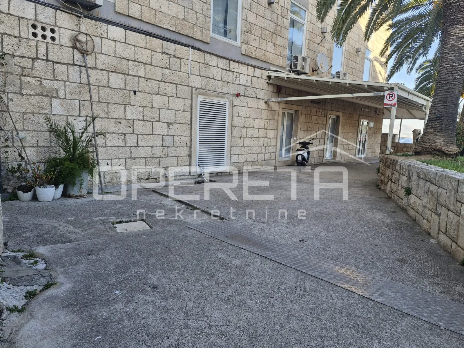 poslovni prostor 175 m2 - centar korčule uz more - slika 2
