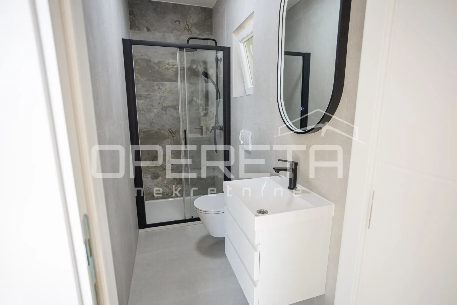 stara novalja - 6 etažiranih apartmana prvi red do mora - slika 21