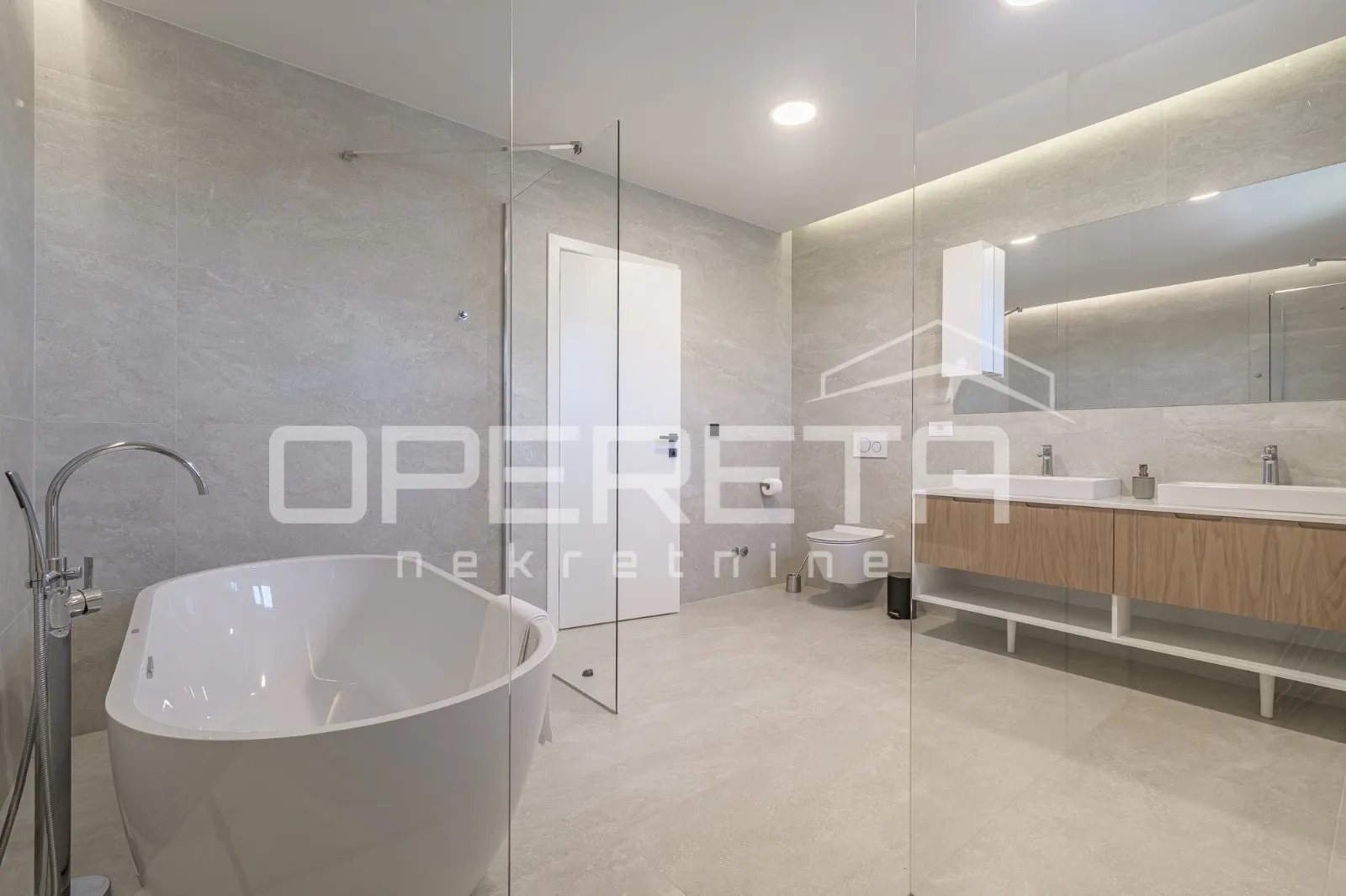 istra, poreč - elegantna i potpuno opremljena vila na periferiji poreča - slika 19