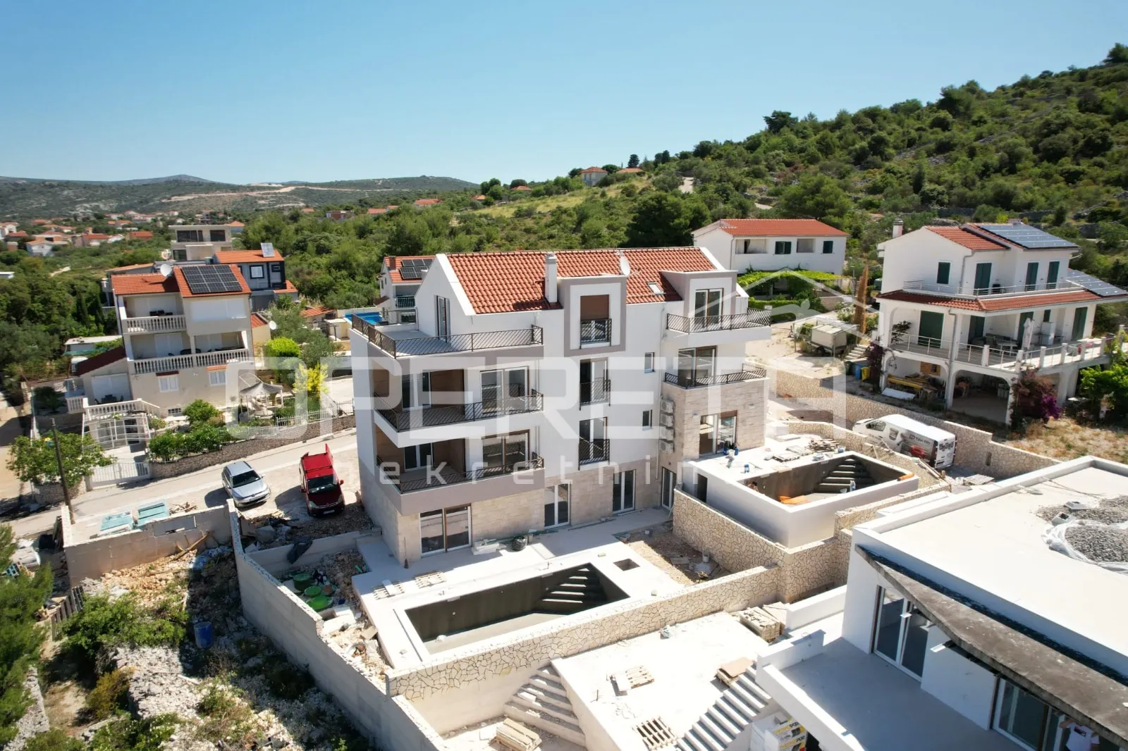 stan s bazenom i vrtom u stivašnici, 260,40 m2 - slika 33