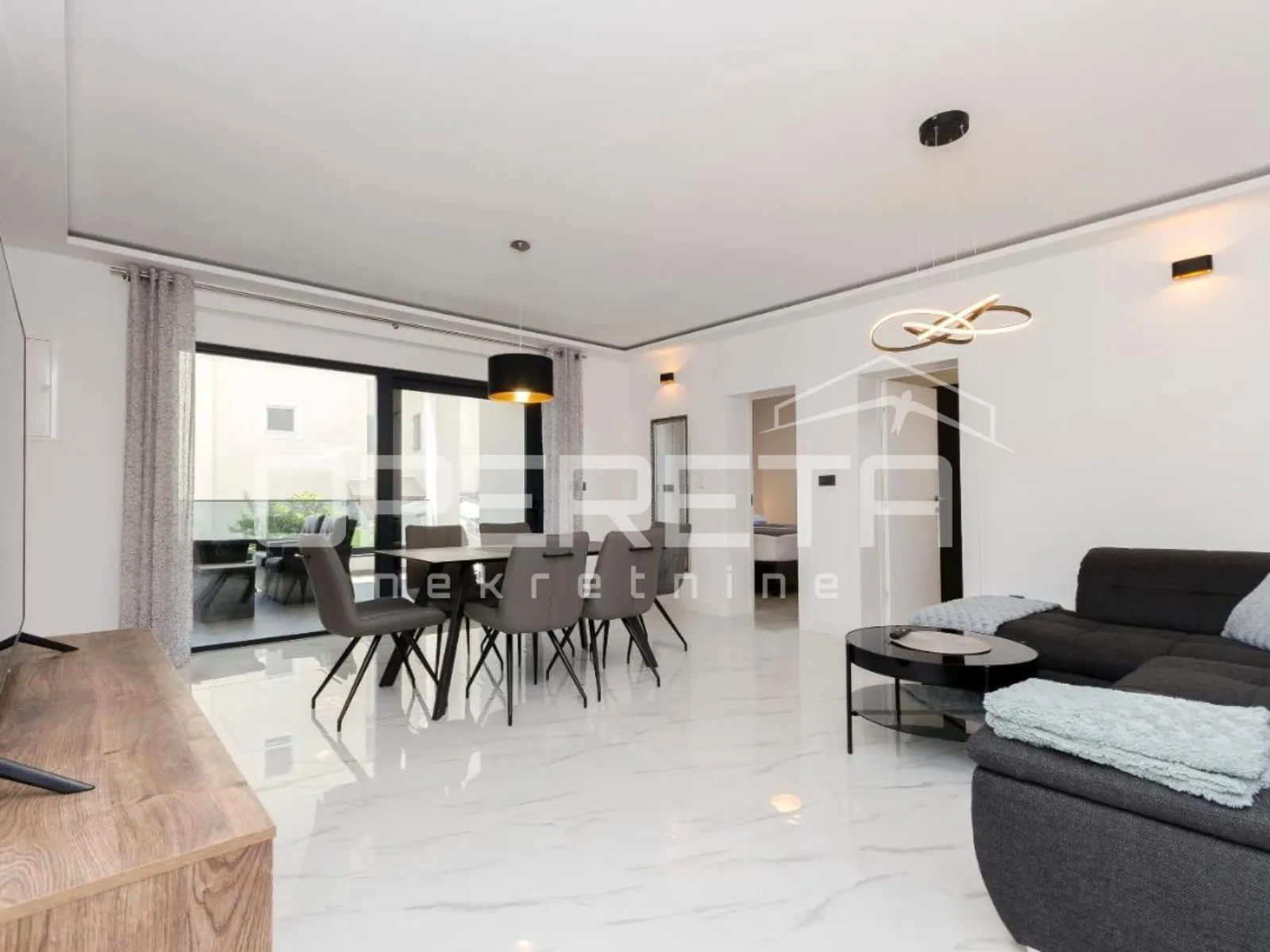 kuća s 5 apartmana, vodice- srima - slika 17