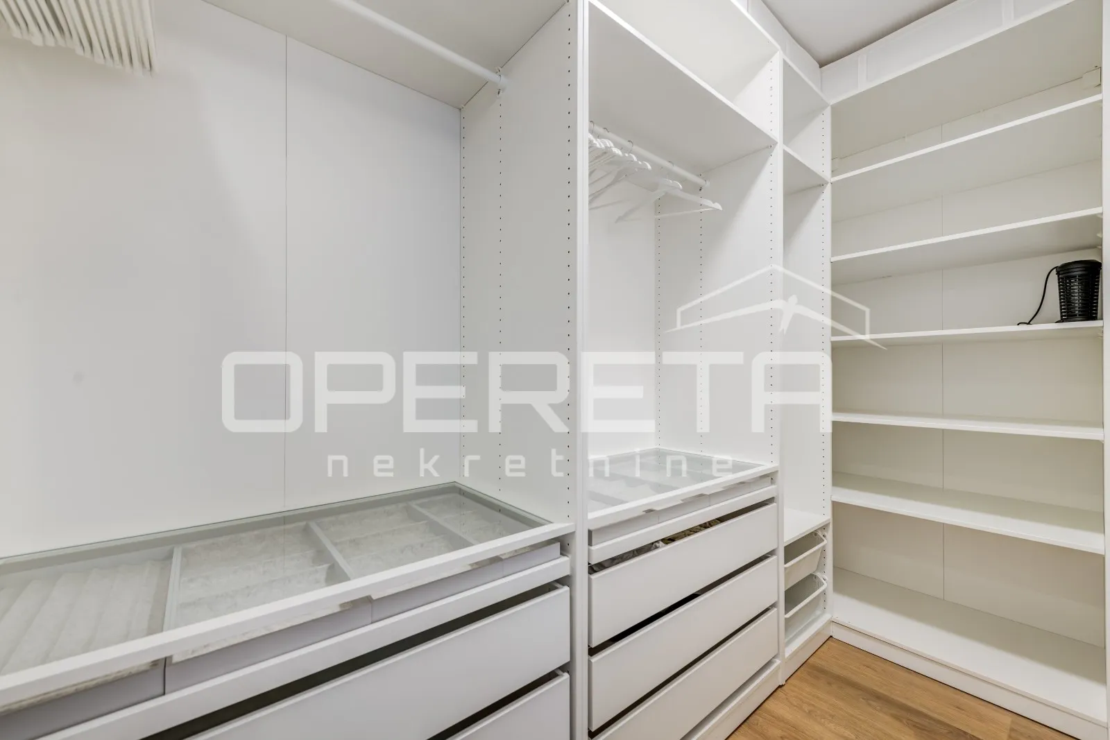 novoizgrađena moderna vila s garažom i bazenom, kaštel novi - slika 9
