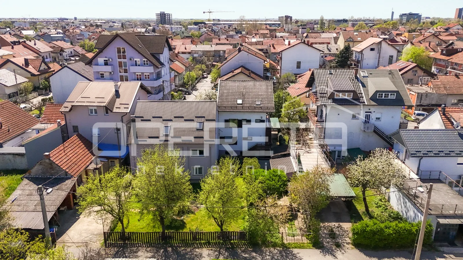 mirna ulica, tri odvojene stambene cjeline - slika 51