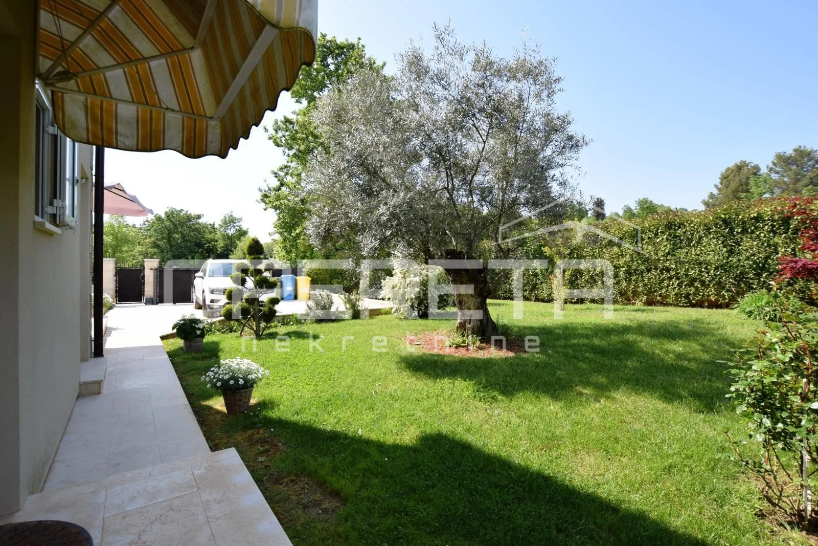 istra, poreč- samostojeća kuća s bazenom i pogledom na more - slika 19