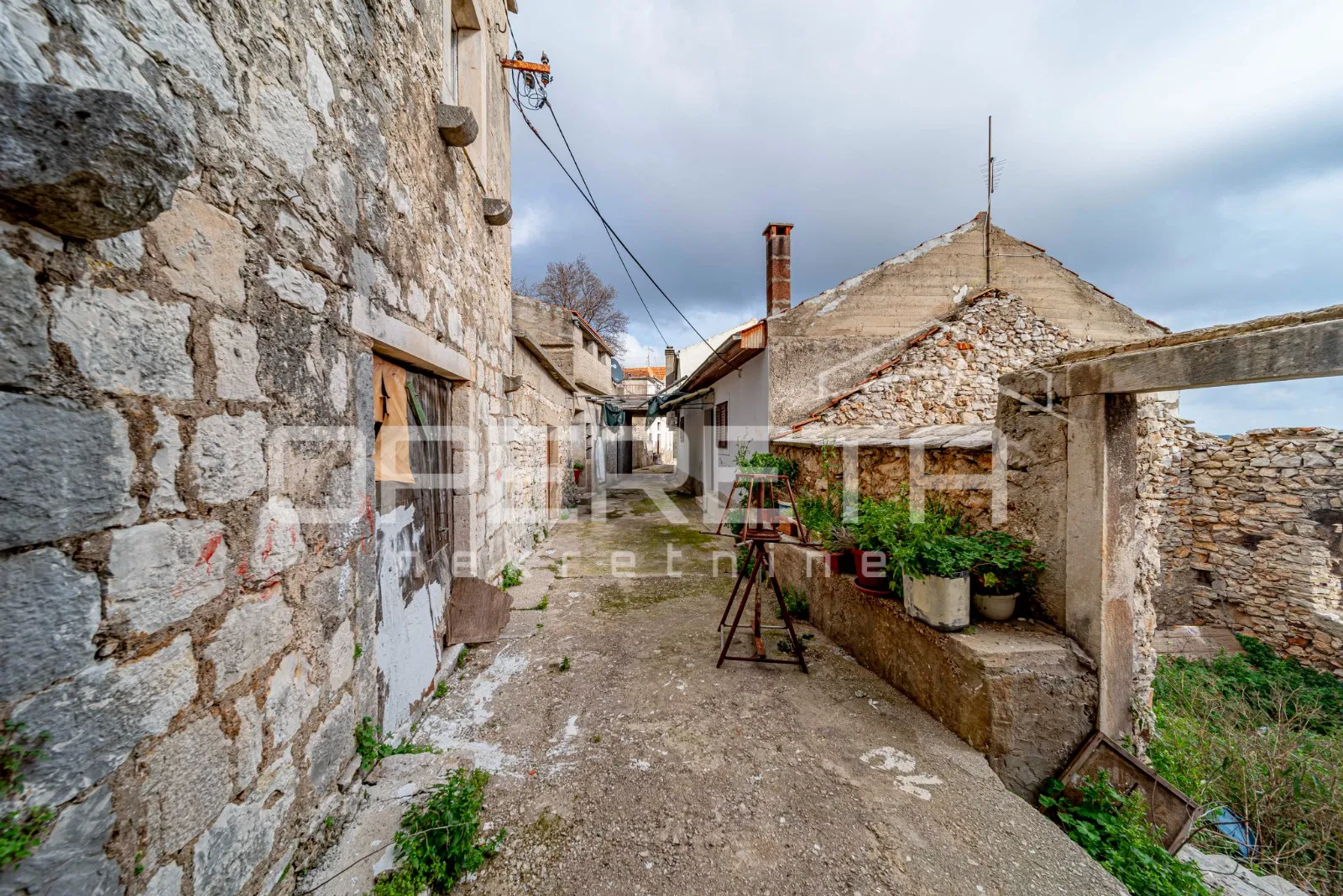 idealna prilika: kamene kuće za renovaciju s velikim vrtom i pogledom - slika 16
