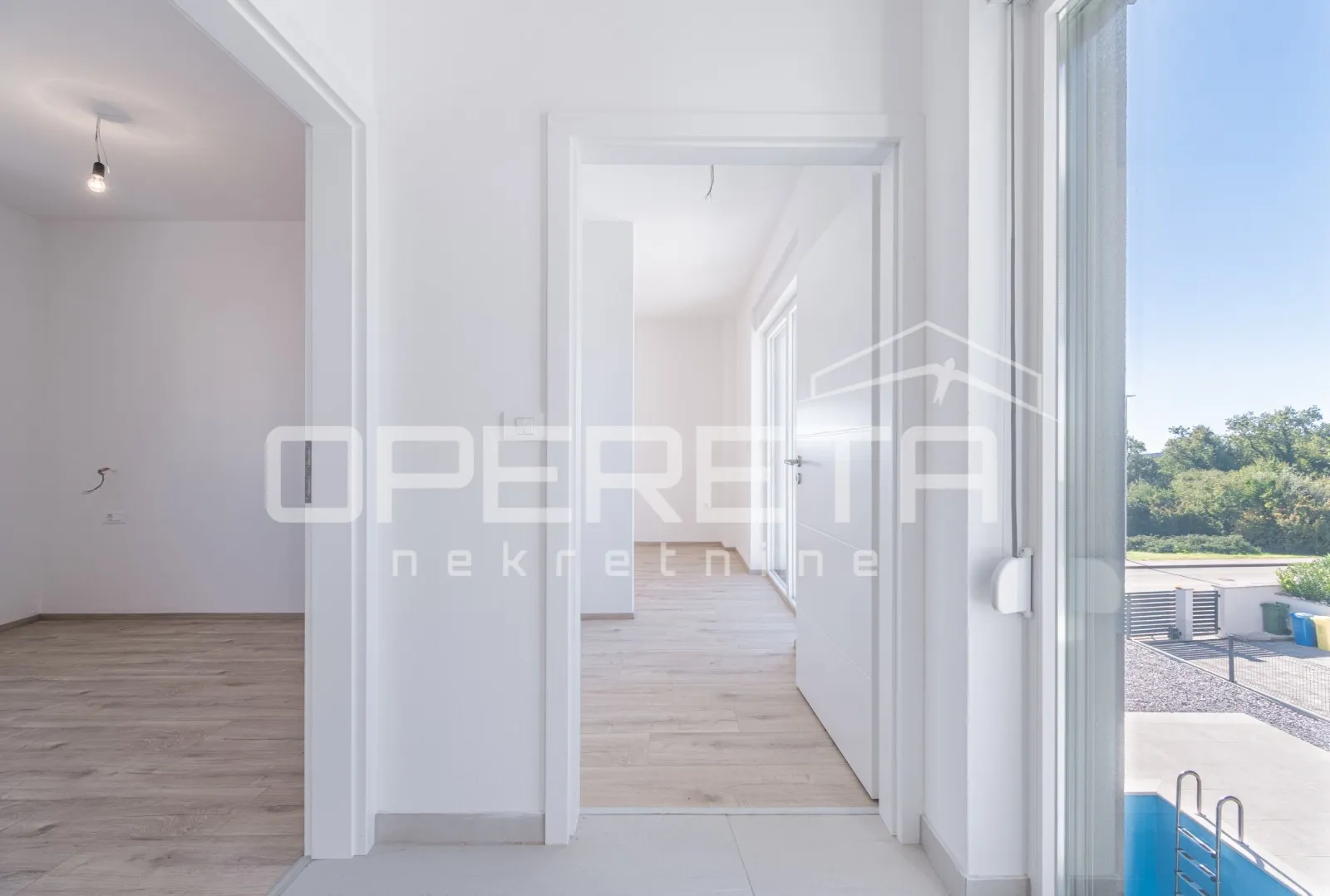 moderna dvojna kuća u ližnjanu s bazenom – savršena za odmor i investiciju! - slika 12