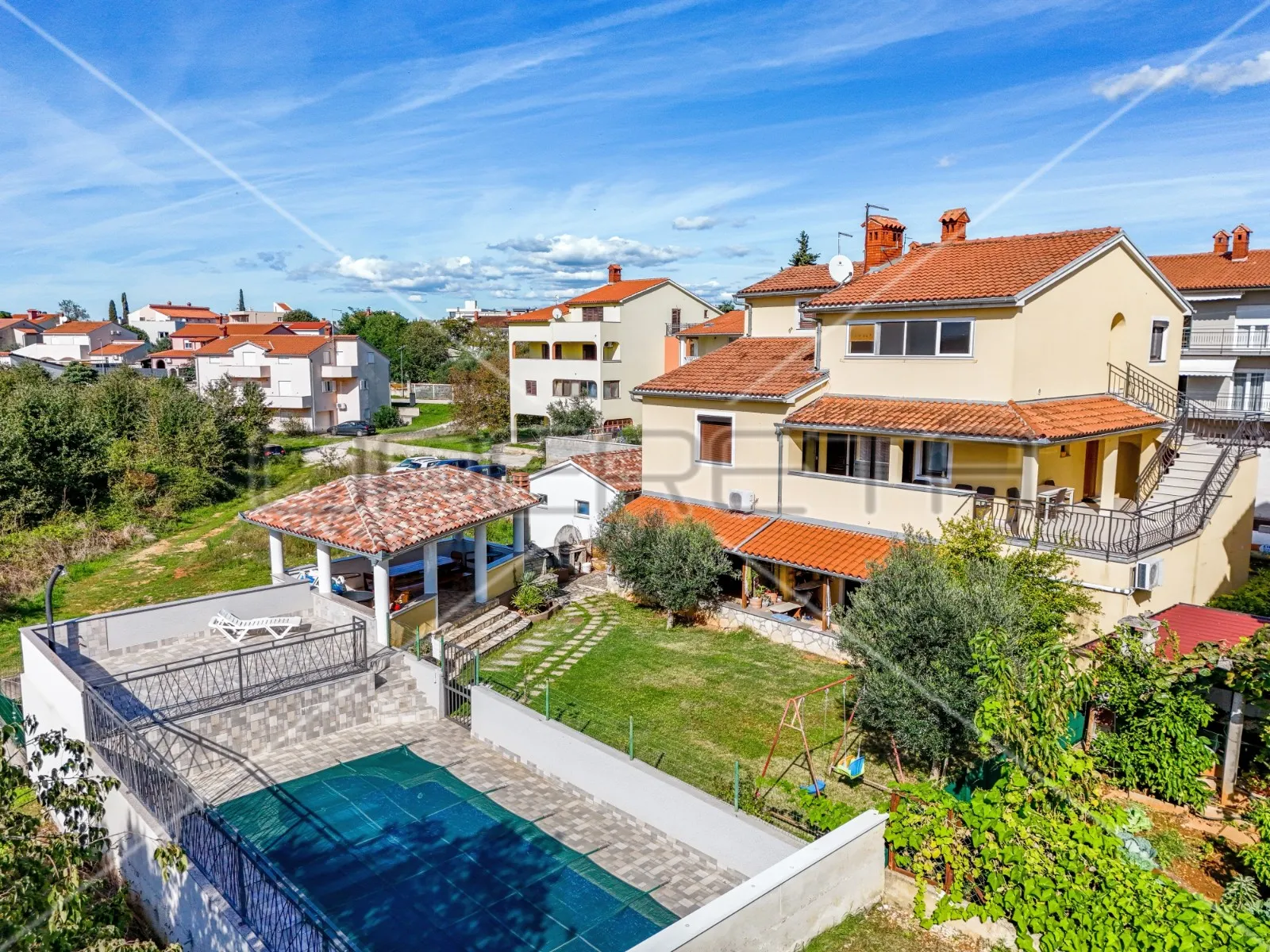 Apartmanska kuća u Puli s 5 apartmana, garažom i bazenom! - Veli vrh