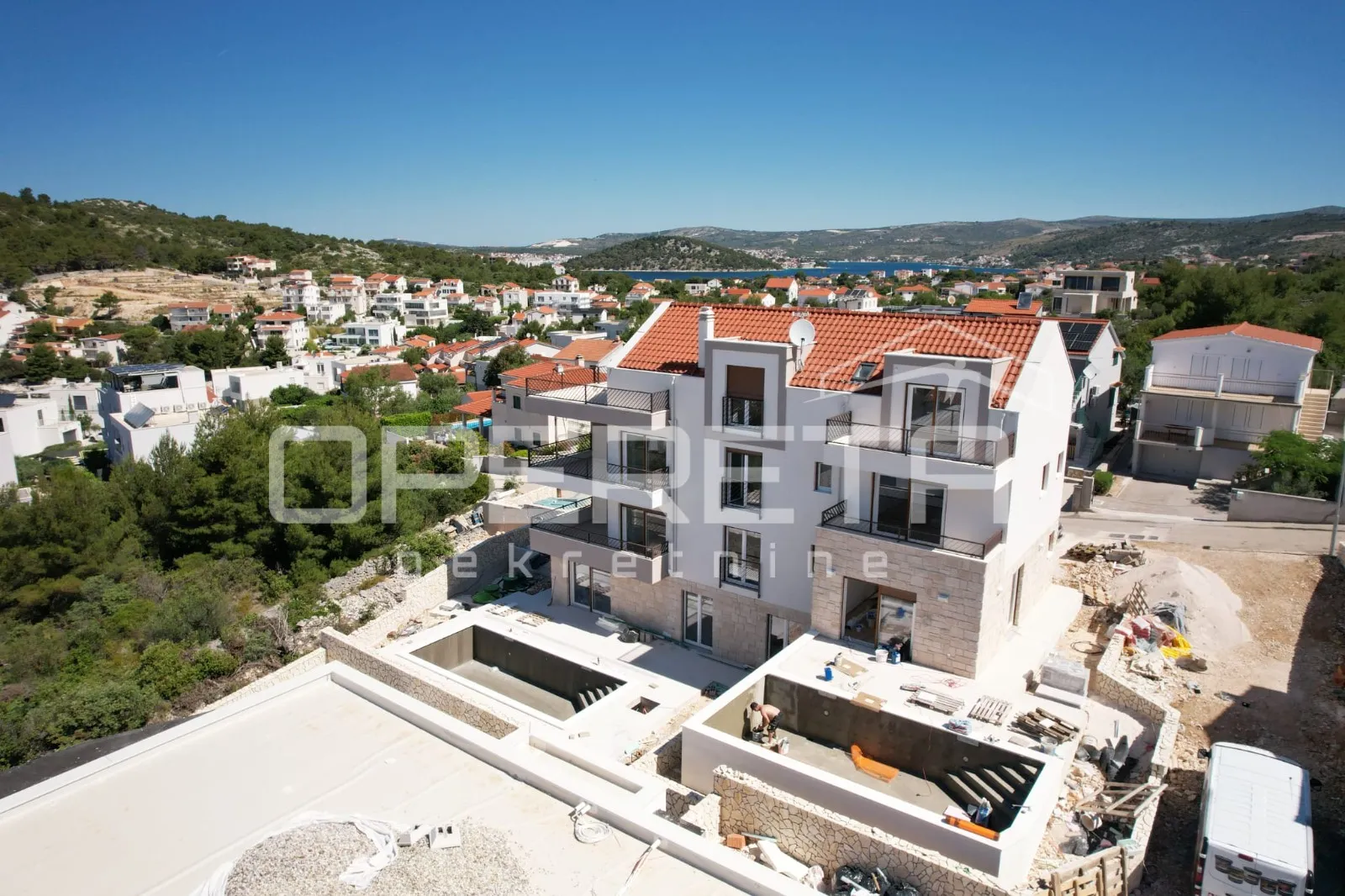 stan s bazenom i vrtom u stivašnici, 260,40 m2 - slika 32