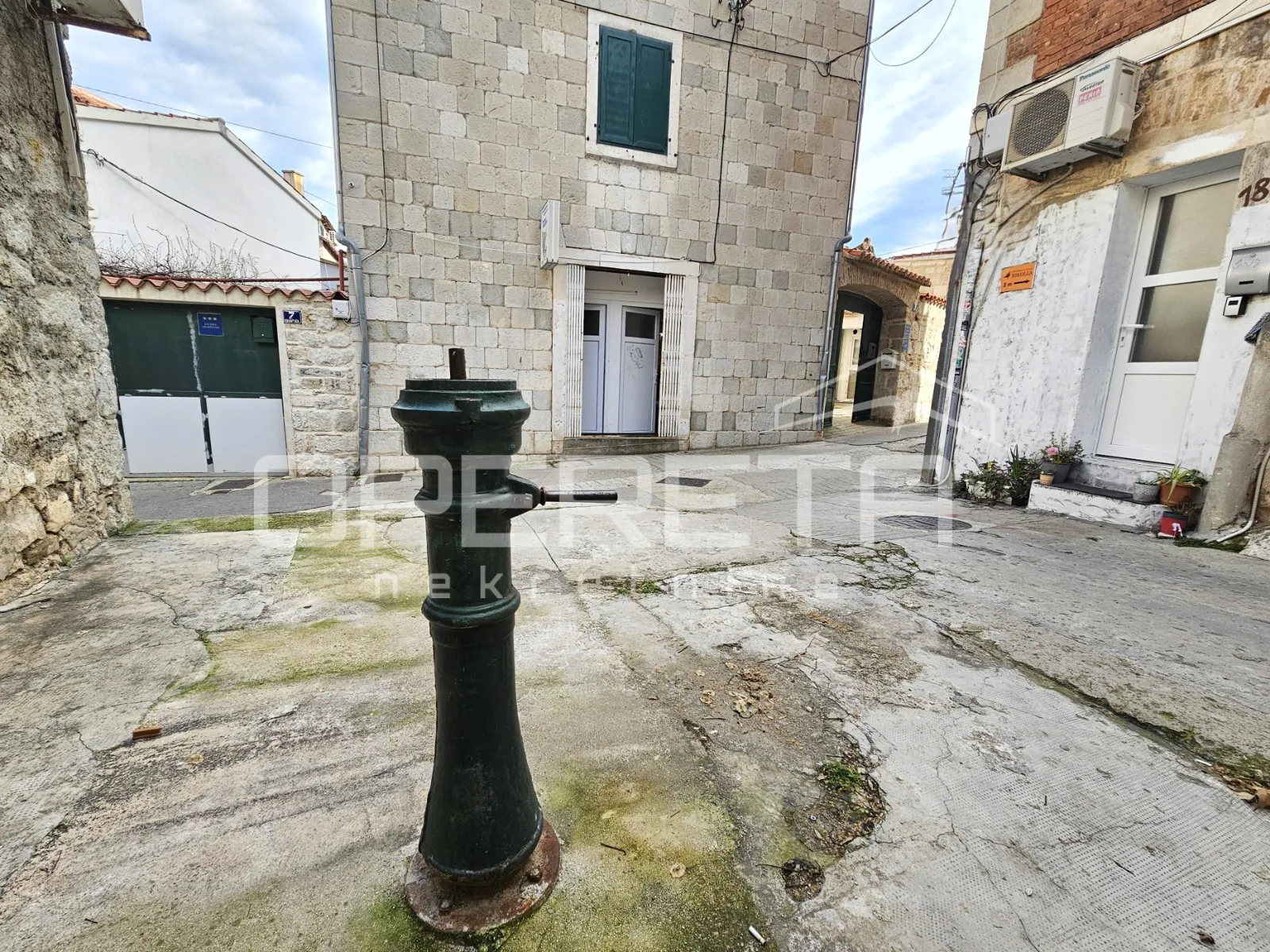 vela varoš, centar splita, poslovni prostor s turističkim potencijalom - slika 11