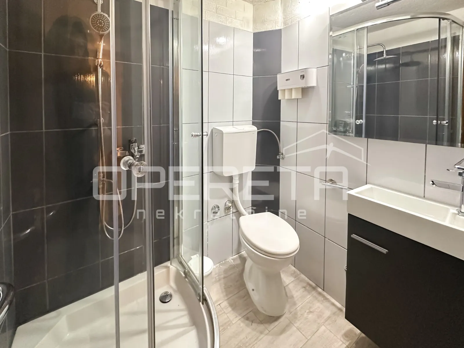 kuća s dva apartmana u centru tisna – 50 m od mora - slika 6