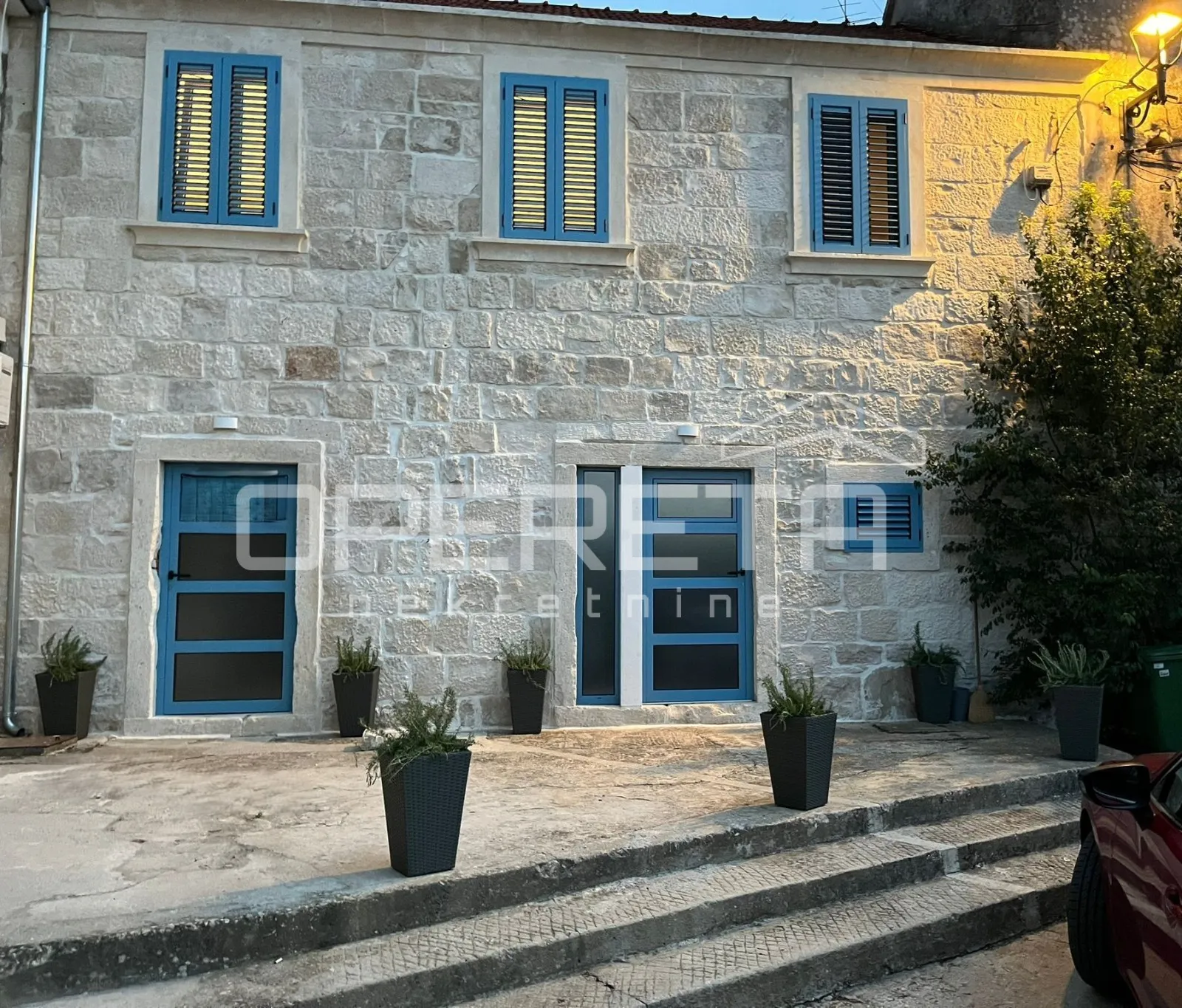 šarmantna garsonjera s terasom na korčuli - slika 7