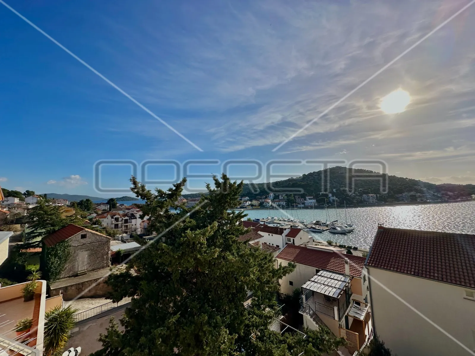 kuća na 80 m od mora sa 6 stanova, tisno, 350 m2 - slika 34