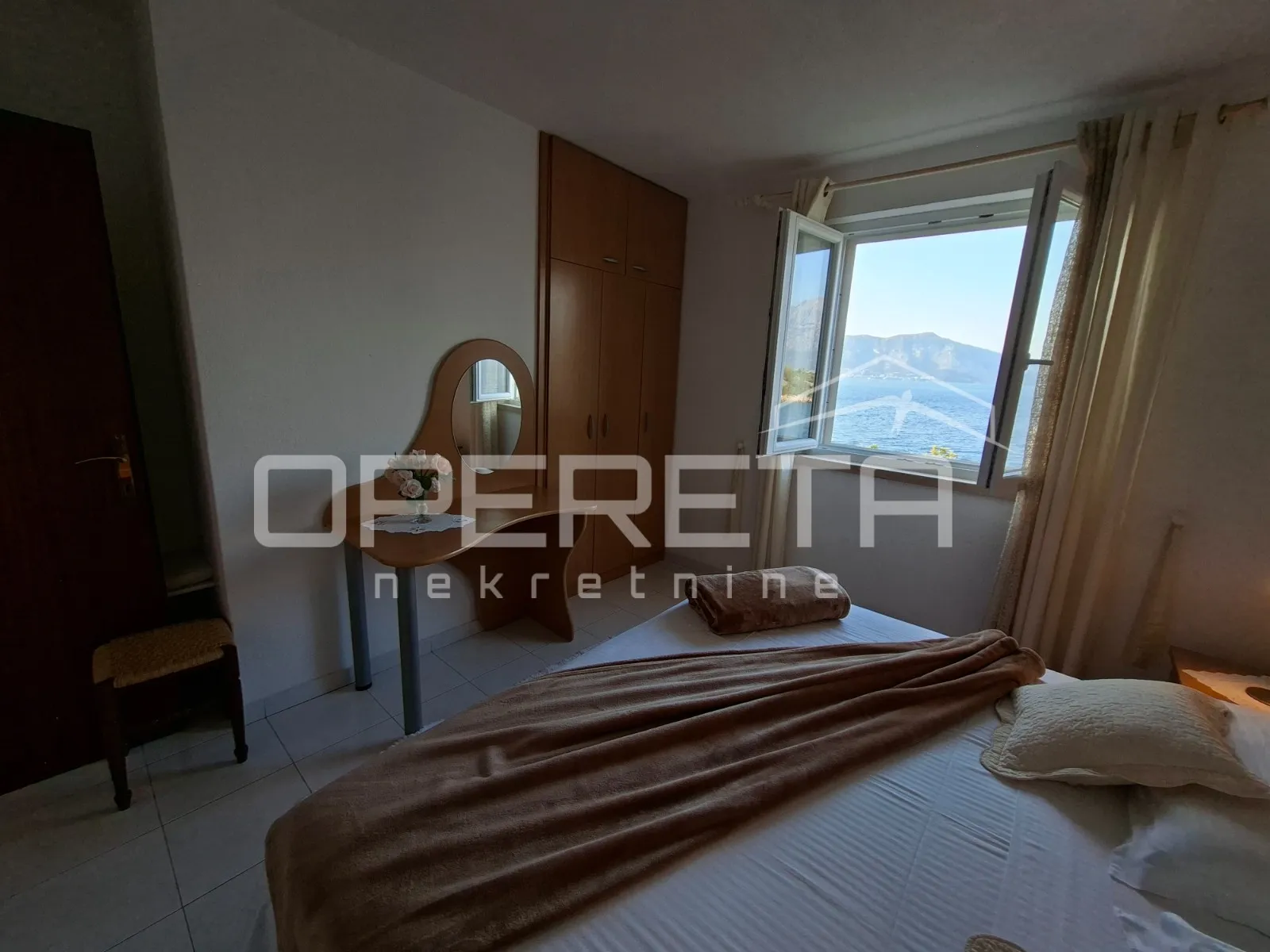 *** povlja, brač - tradicionalna kamena villa u prvom redu do mora *** - slika 8