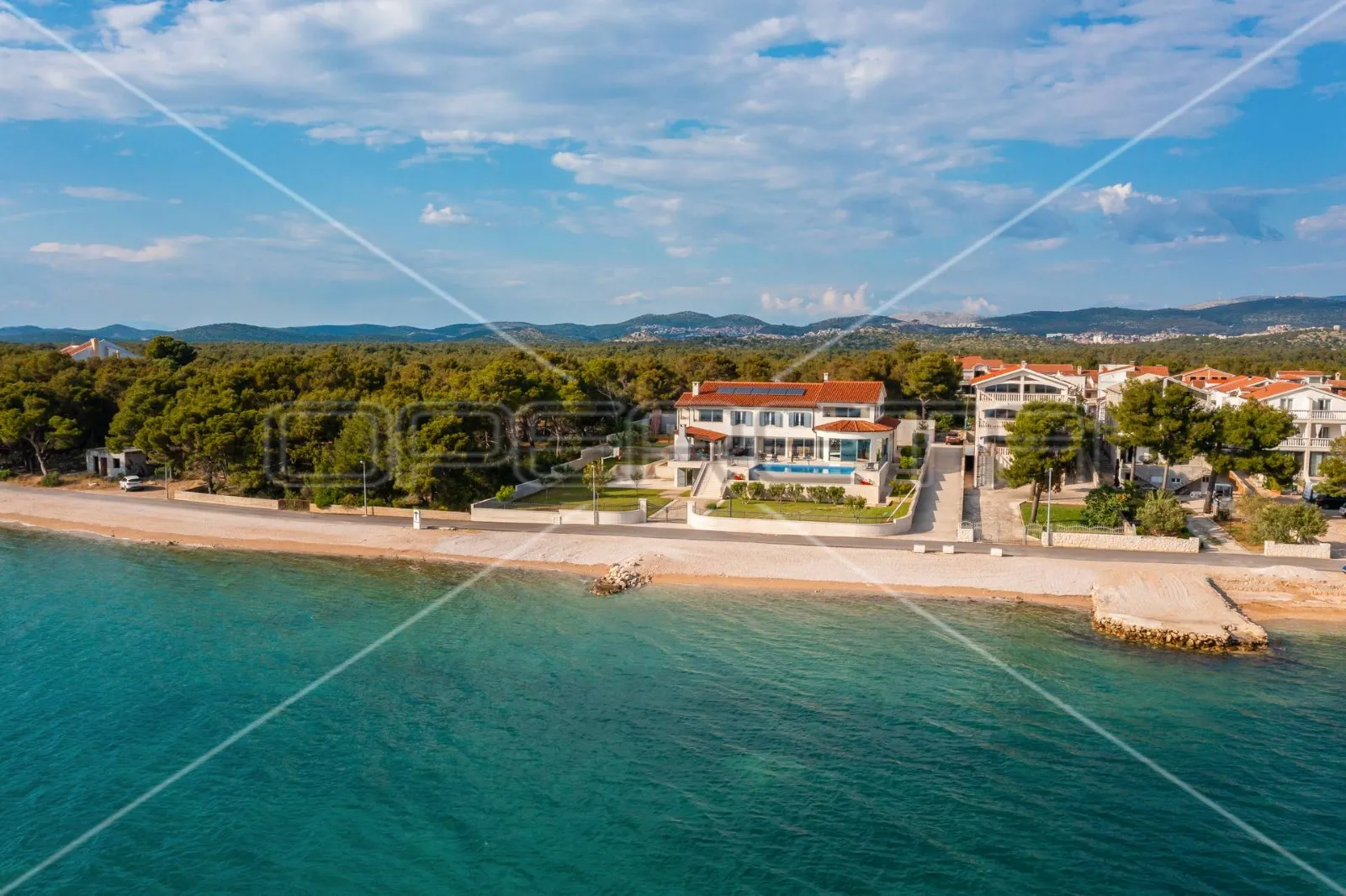 luksuzna vila sa bazenom, prvi red do mora. rijetkost na tržištu! - slika 24