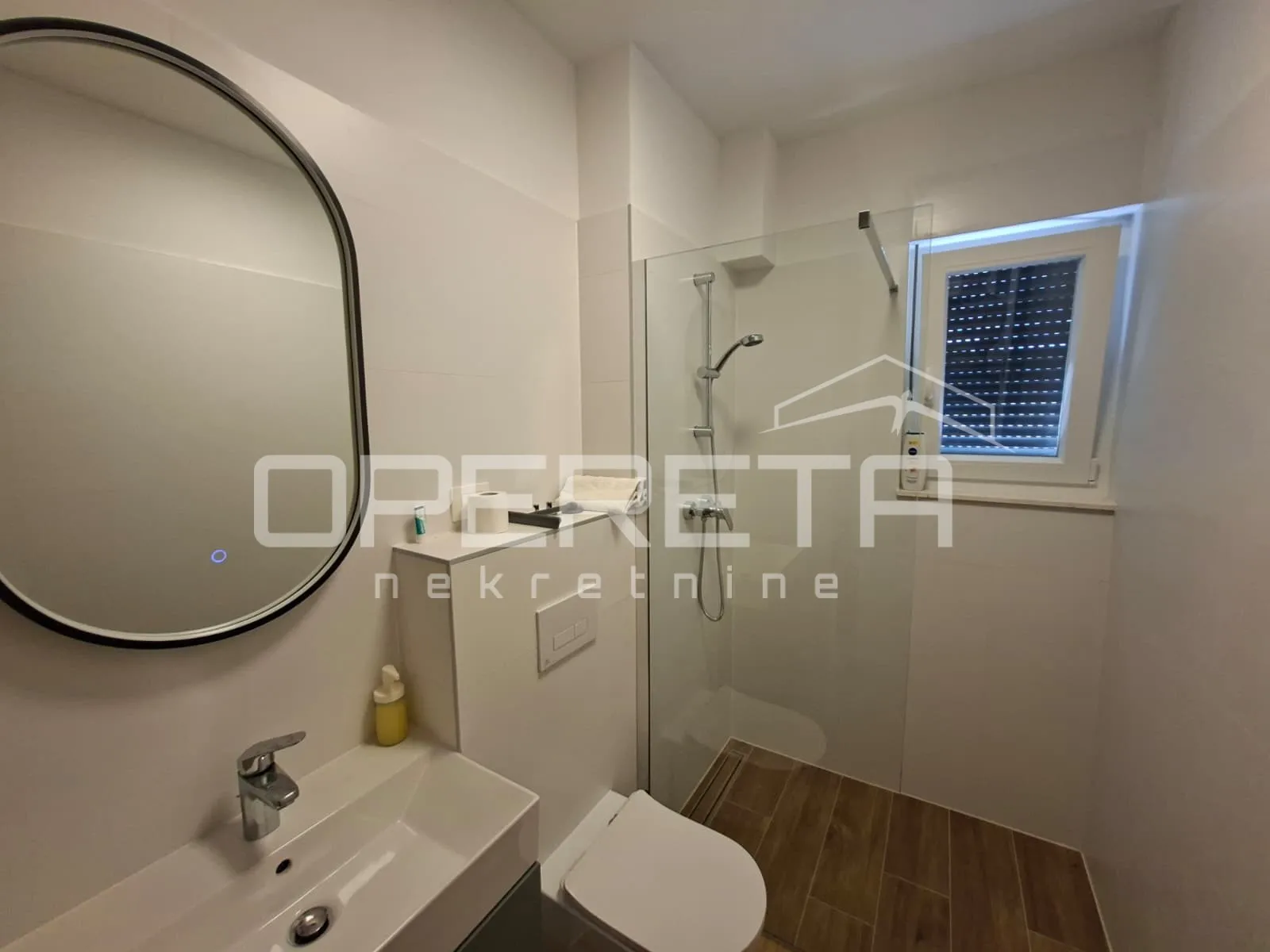 dvosobni stan 60 m2 sa velikom terasom , najam - slika 8
