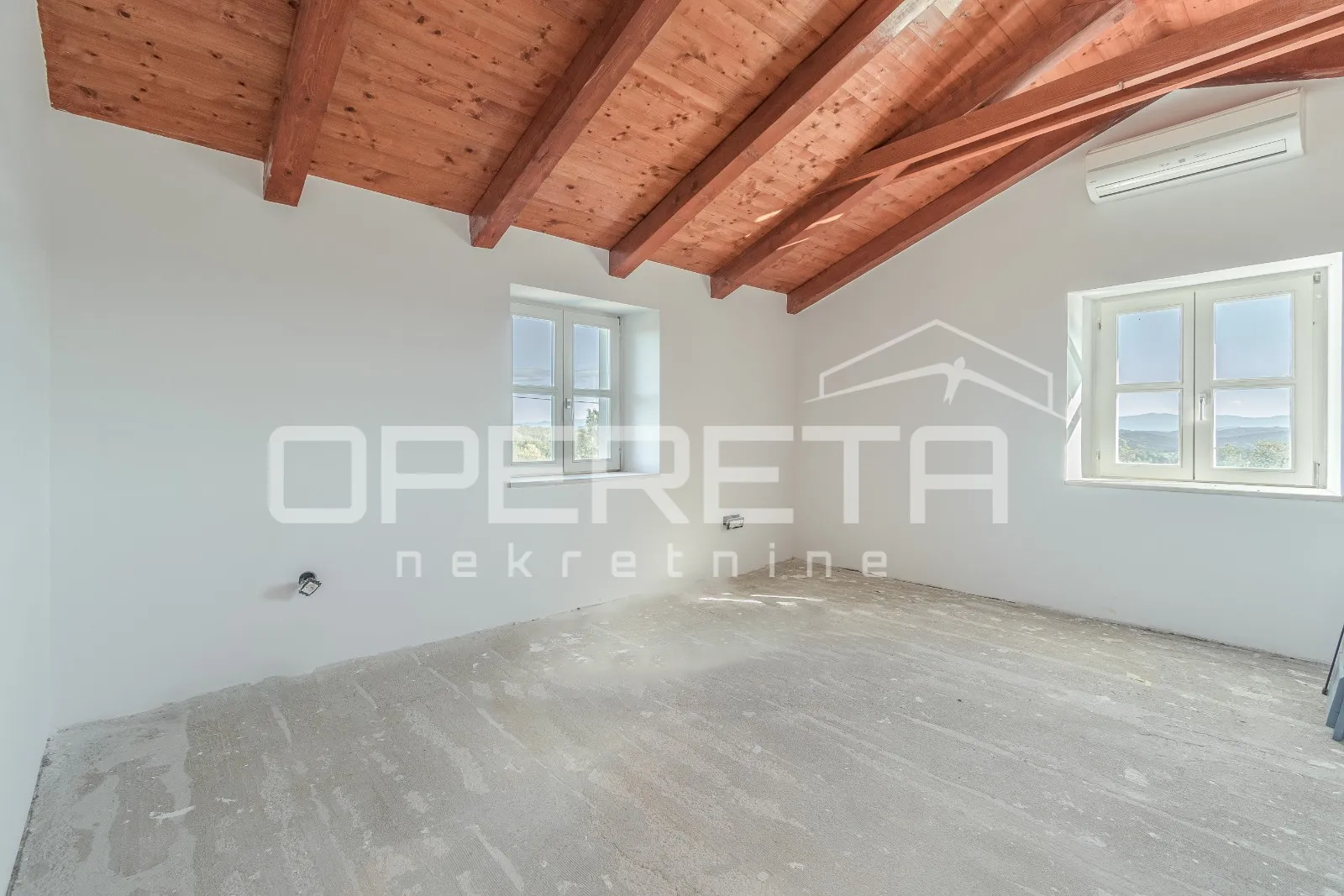 istra, okolica vižinade – kuća na brežuljku s panoramskim pogledom i bazenom - slika 26