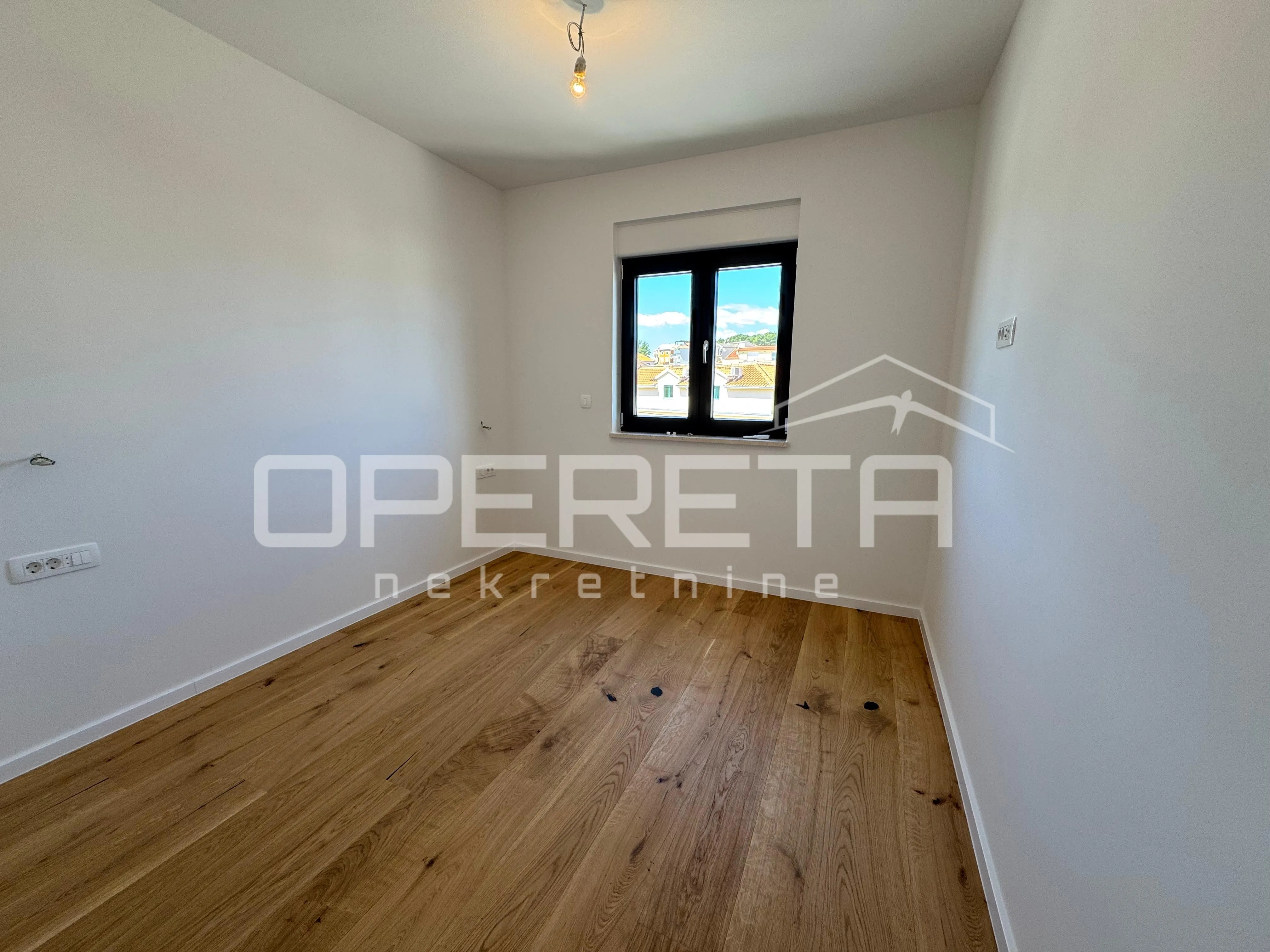 sunčan dvosoban stan s pogledom na more i krovnom terasom (68 m²) – 2 min od pla - slika 7