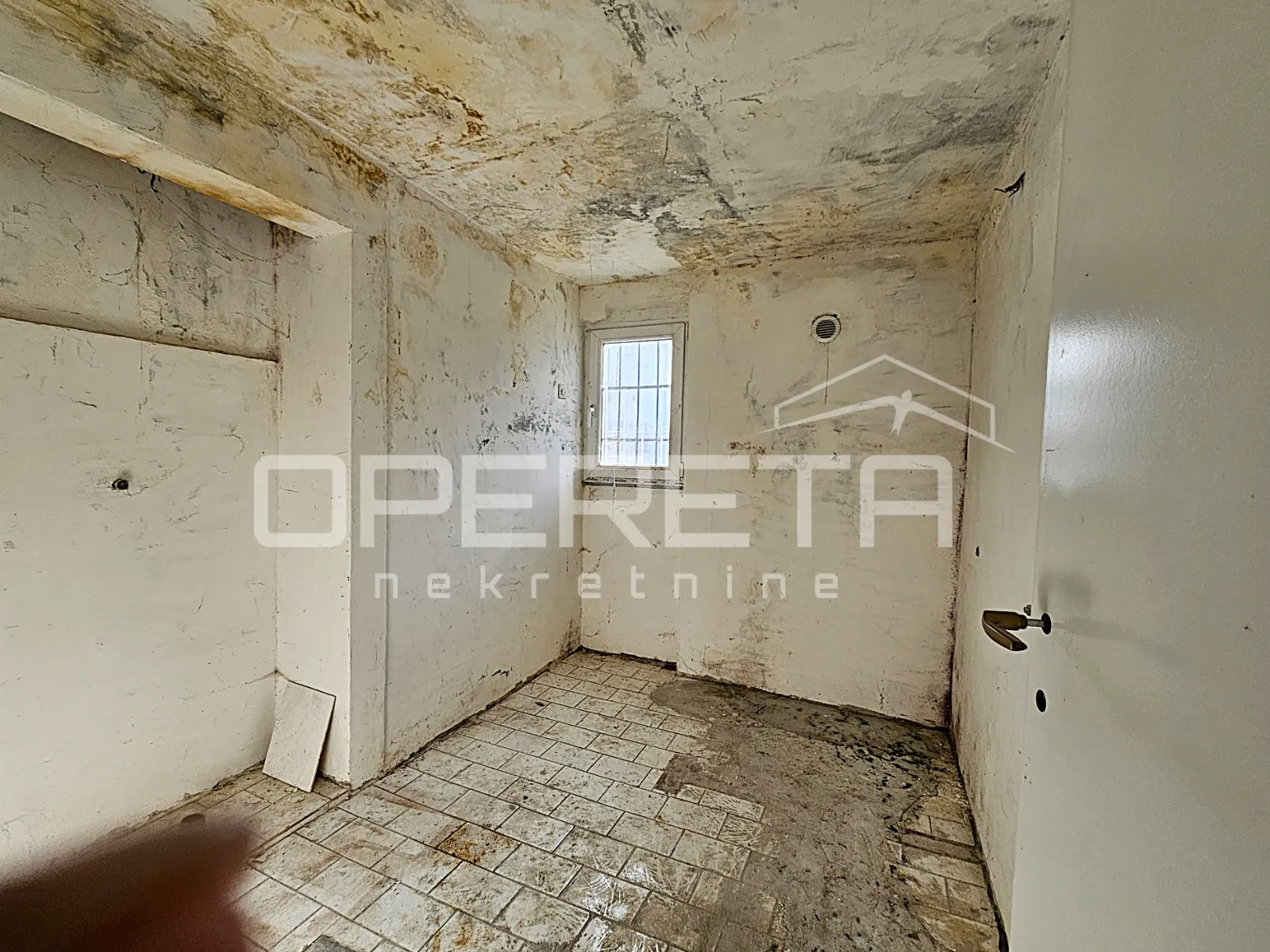 poslovni prostor na izuzetnoj lokaciji u centru kaštel gomilice,150m2 - slika 14