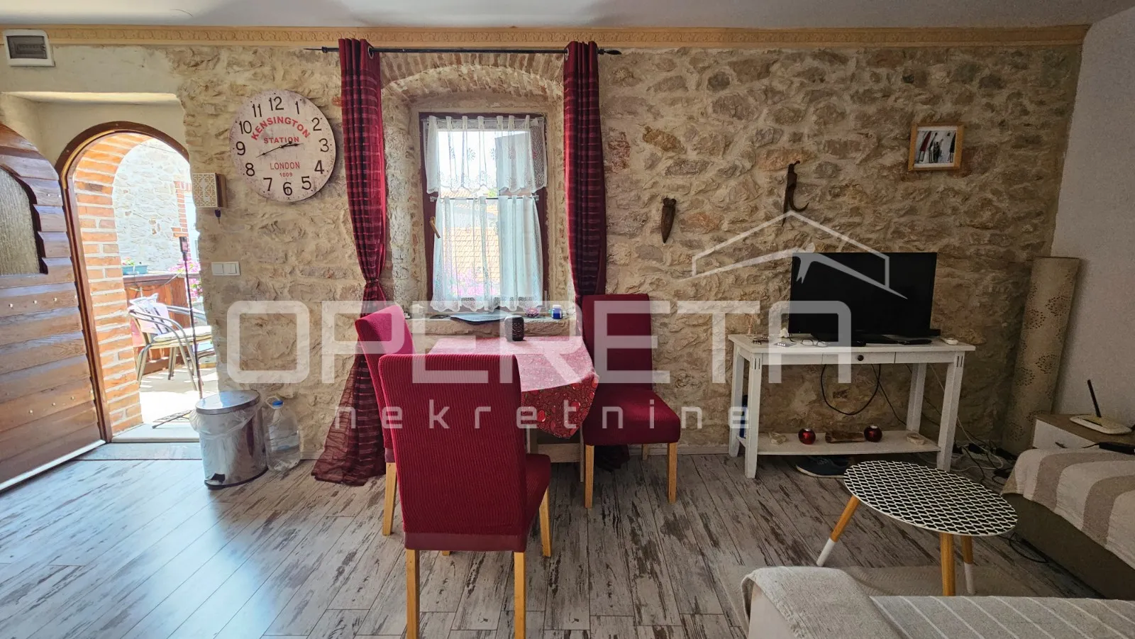 zadar, arbanasi – kuća s bazenom i 6 studio apartmana - slika 14