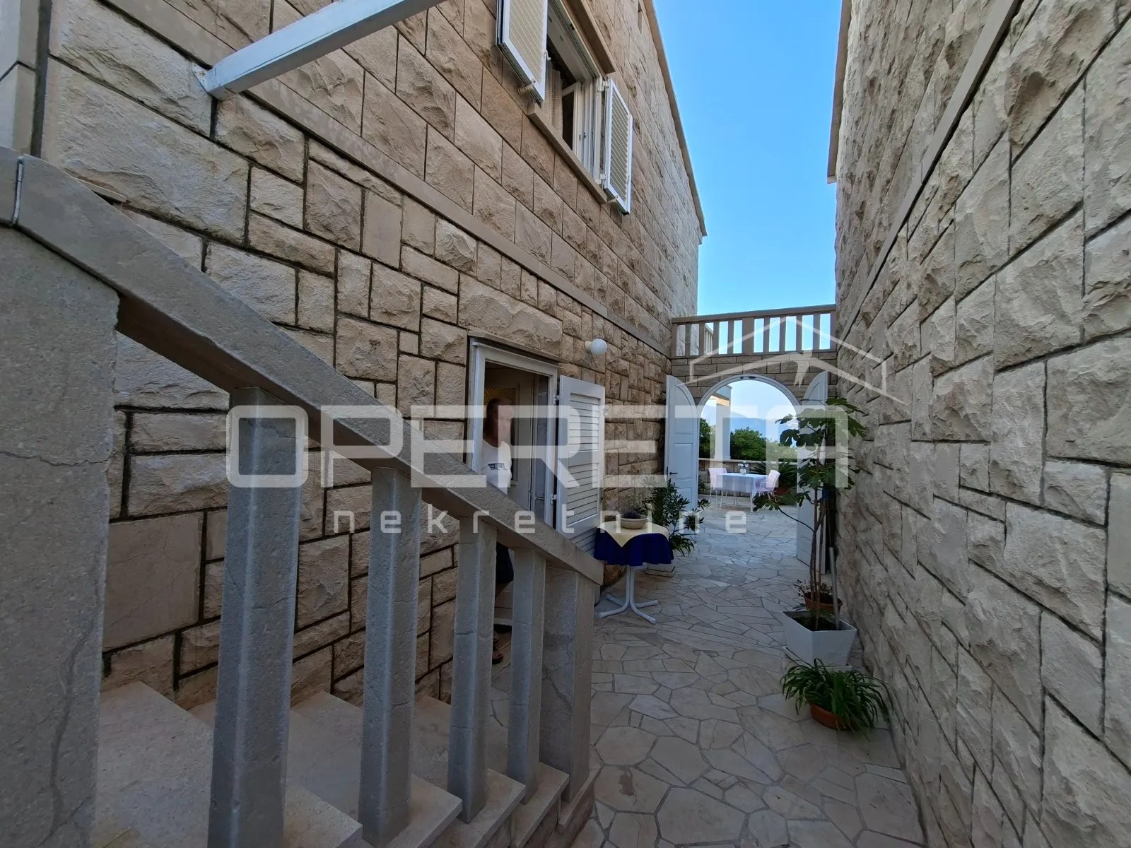 *** povlja, brač - tradicionalna kamena villa u prvom redu do mora *** - slika 3