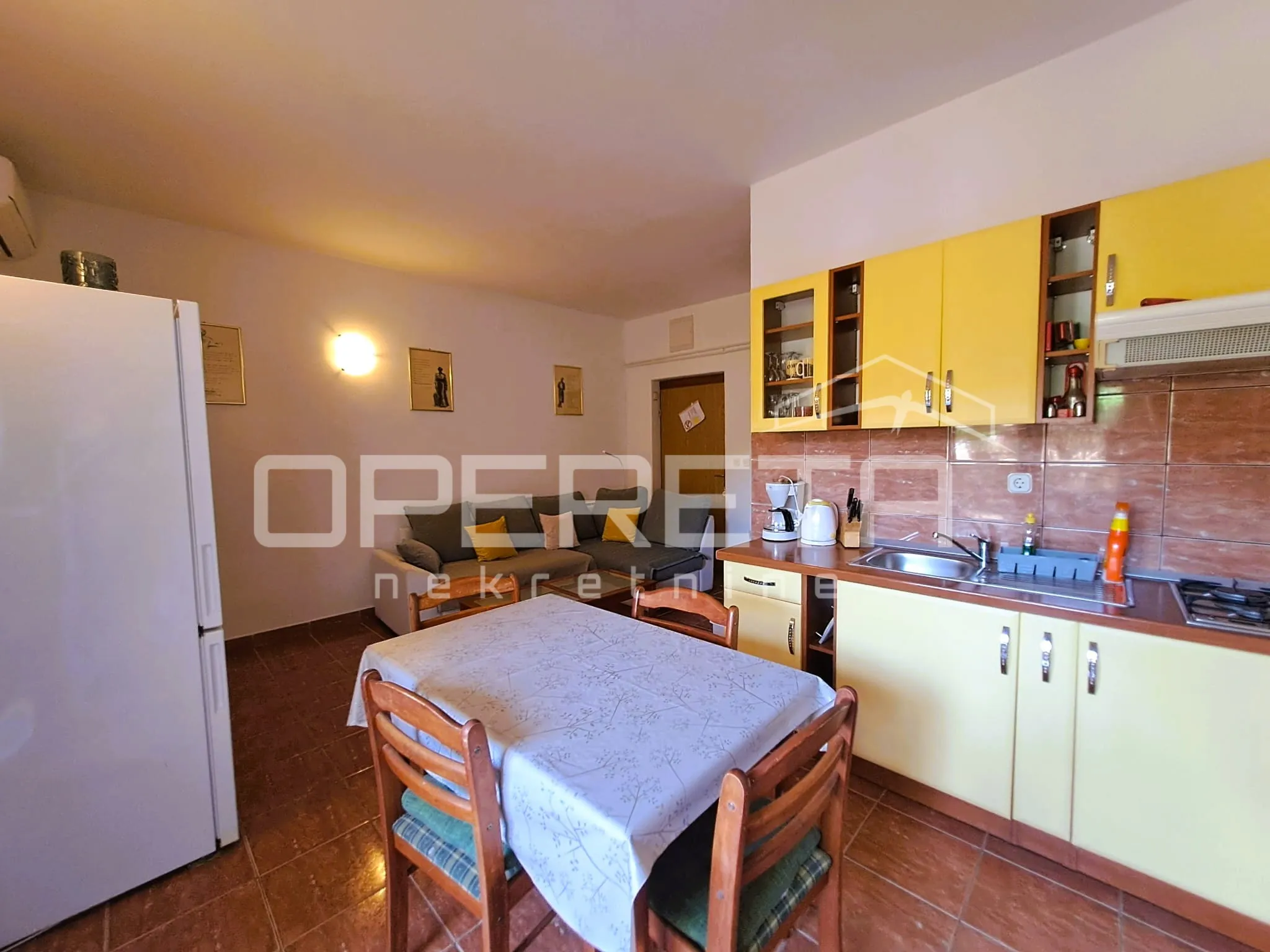 top investicija u dalmaciji: 4 apartmana + dvorište + projekt – 50 m od mora - slika 11