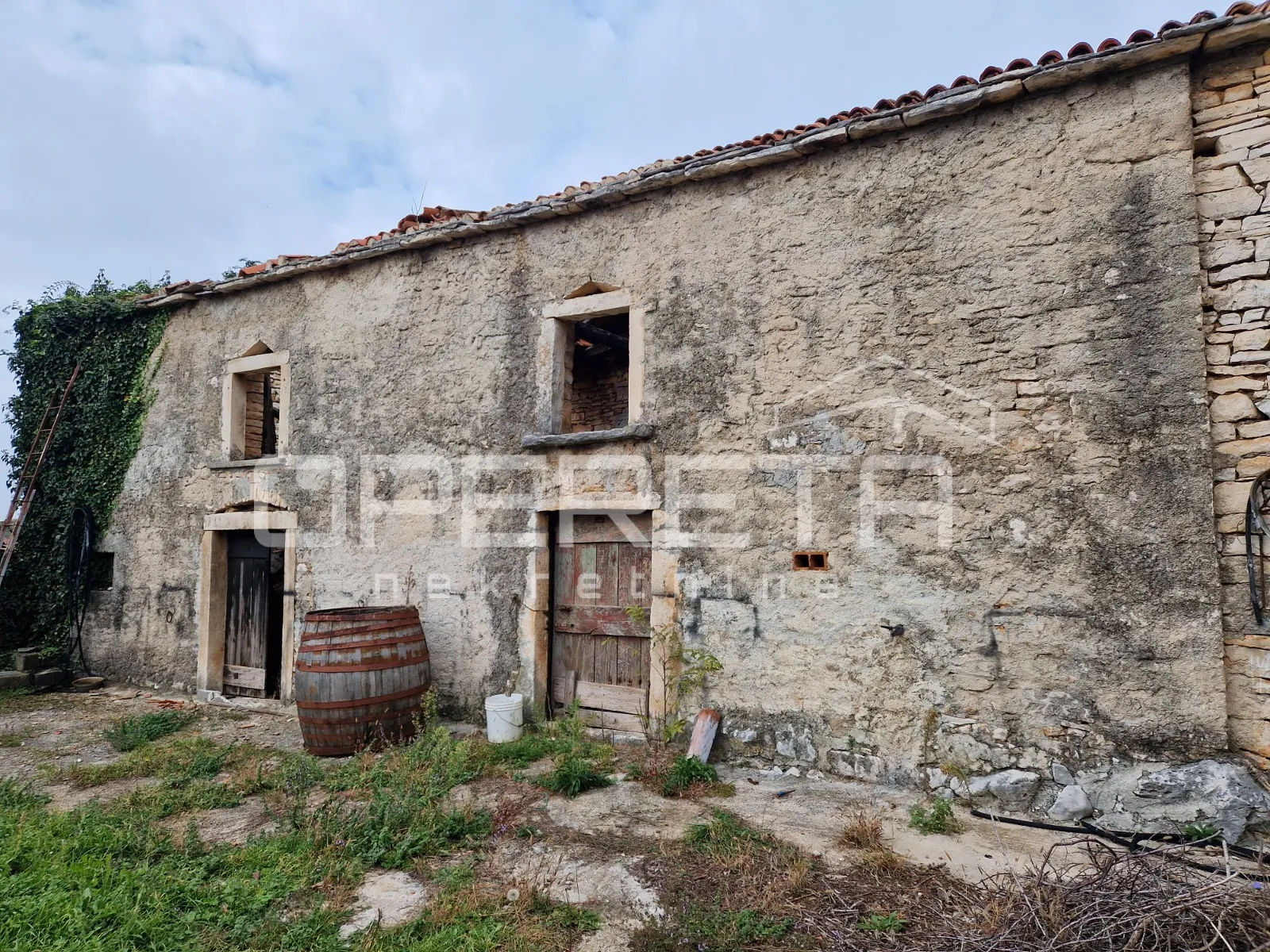istra, manjadvorci, imanje sa tri ruševne kuće, zemljištem i idejnim projektom - slika 4