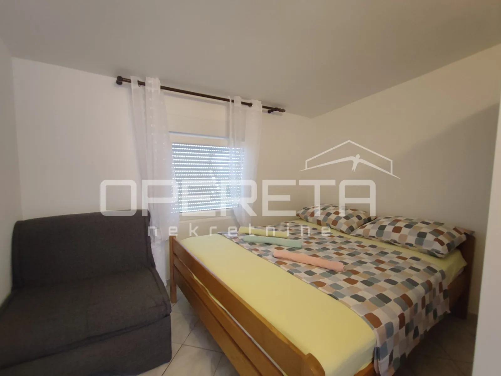 apartmanska kuća s četiri stambene jedinice, 190 m², vir - slika 34