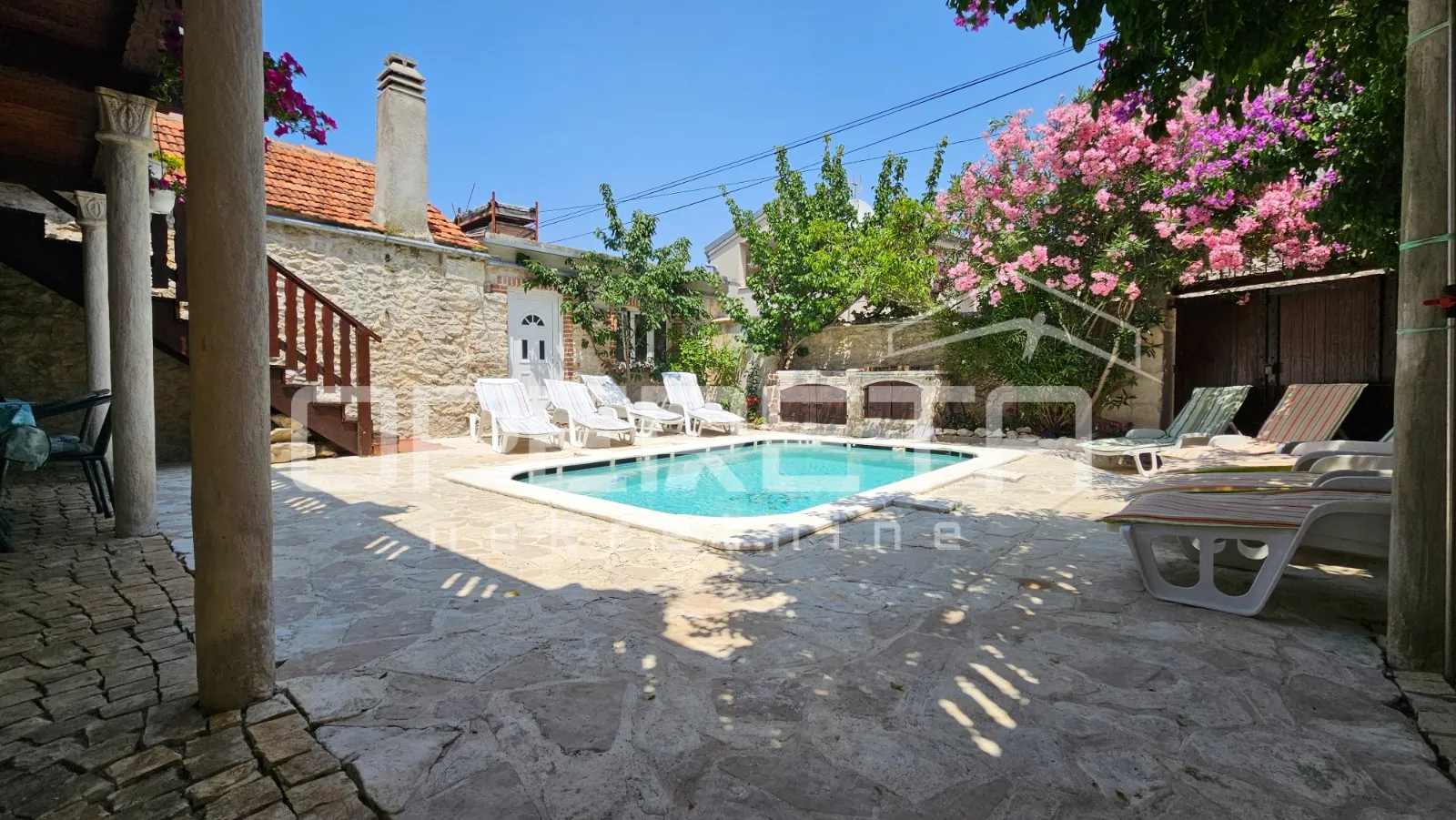 zadar, arbanasi – kuća s bazenom i 6 studio apartmana - slika 16