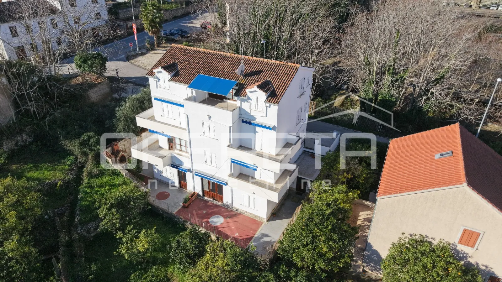 prodaja, vis centar, novouređen 2bdr s velikom terasom - slika 15
