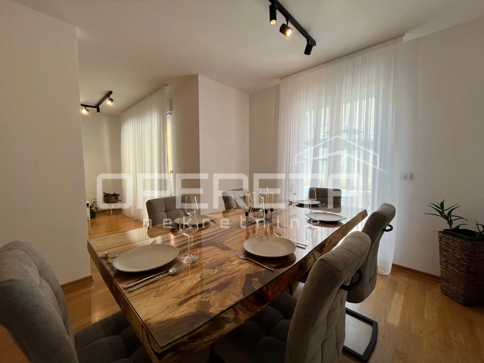 elegantan stan s privatnim bazenom u blizini centra makarske - slika 5