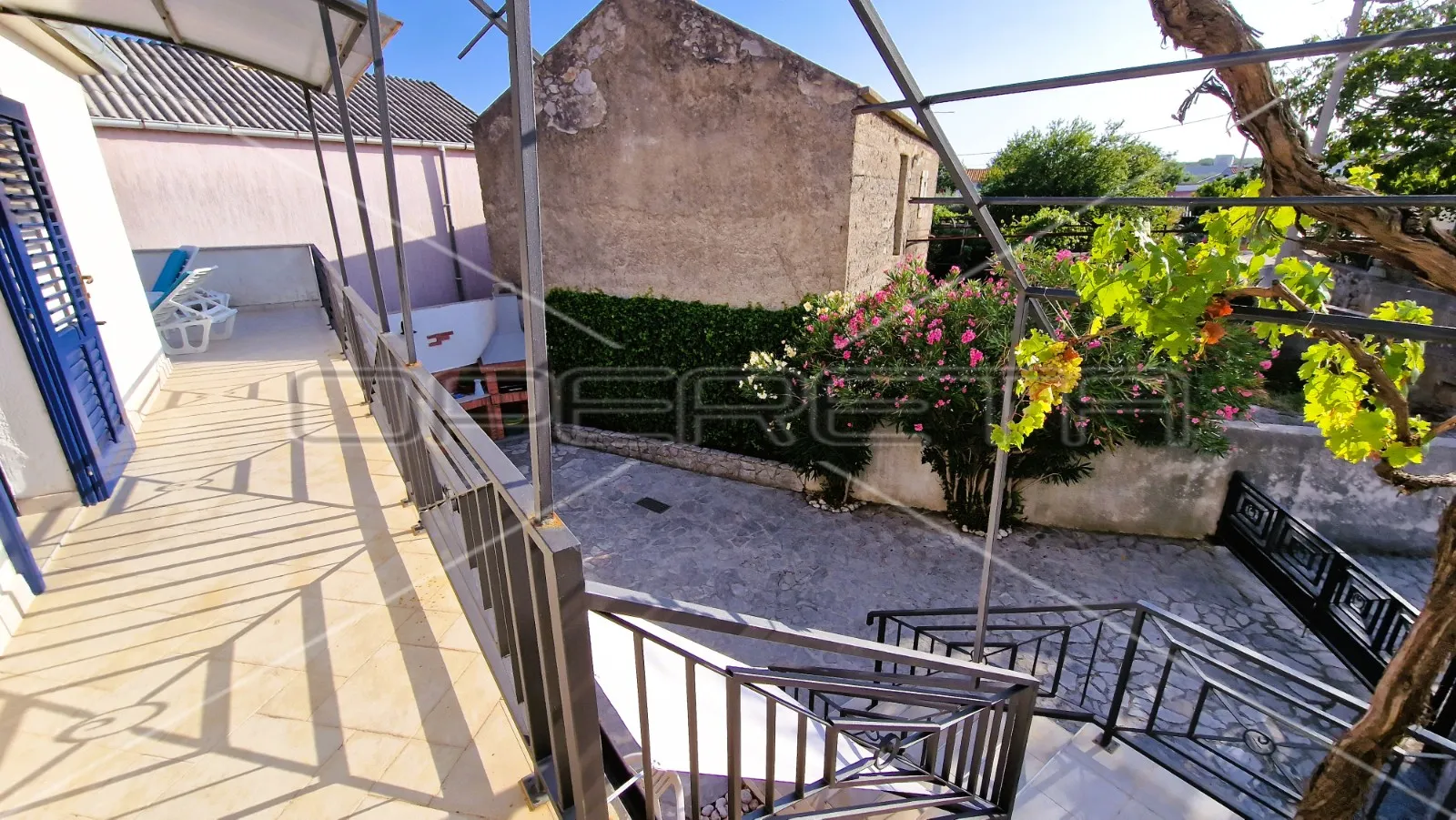 kamena kuća, 2 stambene jedinice, garaža, terasa, dvorište,127 m2, krk - slika 17
