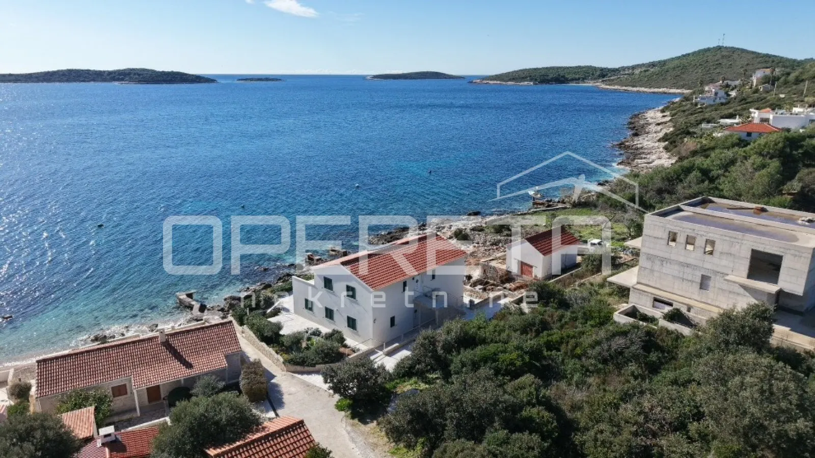 PRODAJA, JEDINSTVENA 4BDR 4BTHR VILLA NA PLAŽI, S 1.000m2 ZEMLJIŠTA - Vis