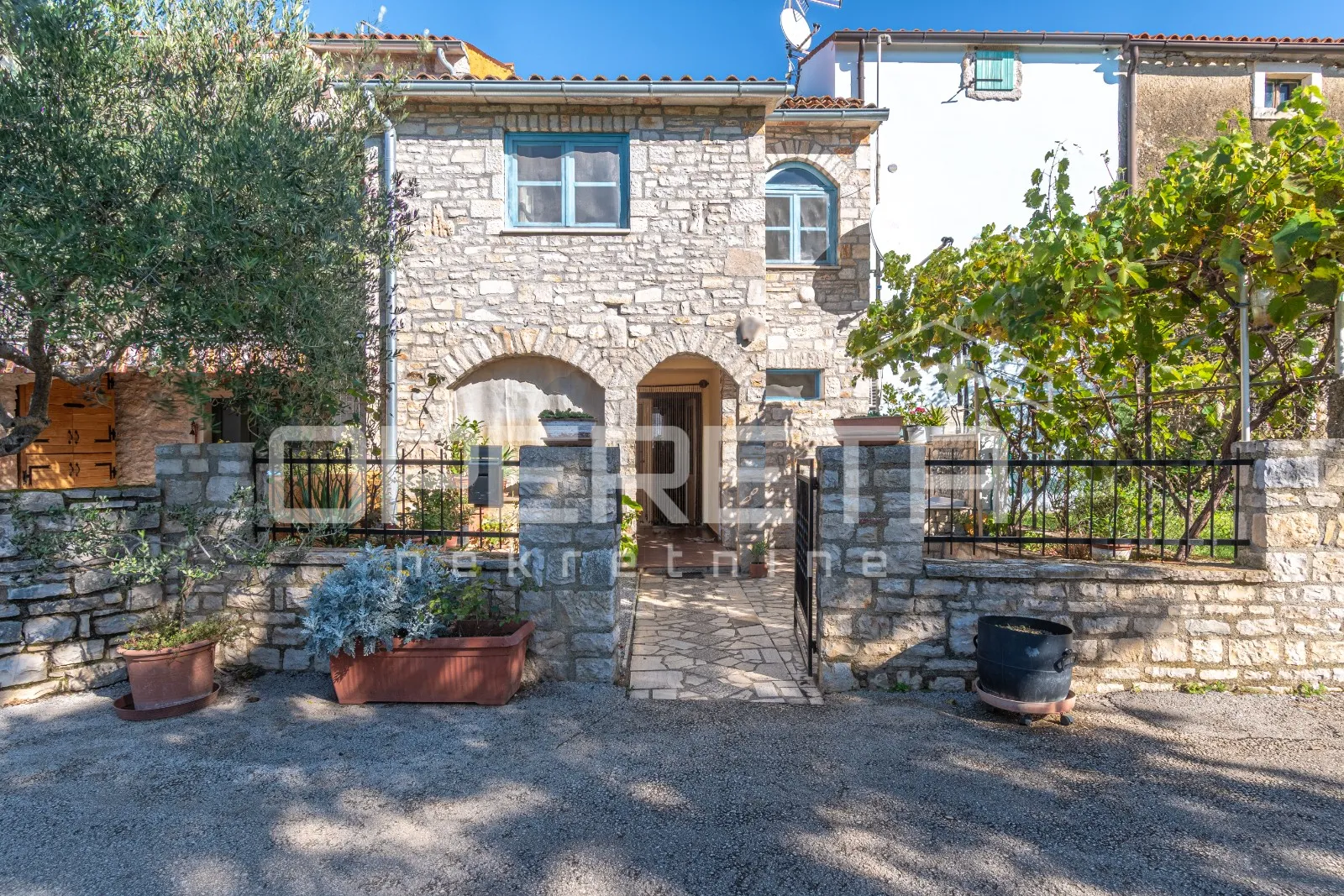 Istra, Poreč okolica – autentična kamena kuća u mirnom okruženju