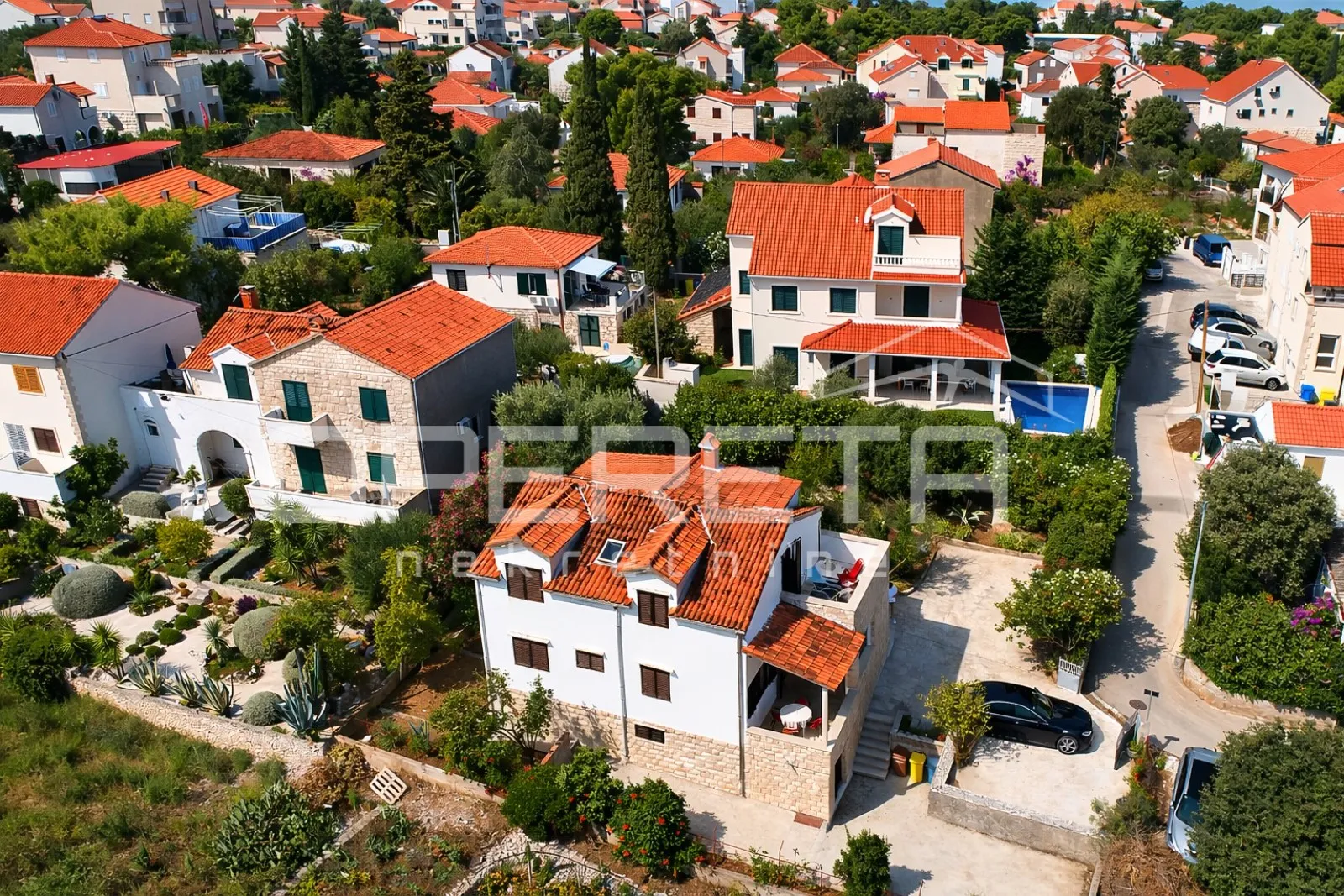 supetar, kuća 200 m2, 150 m od plaže, parcela 610 m2 - slika 21