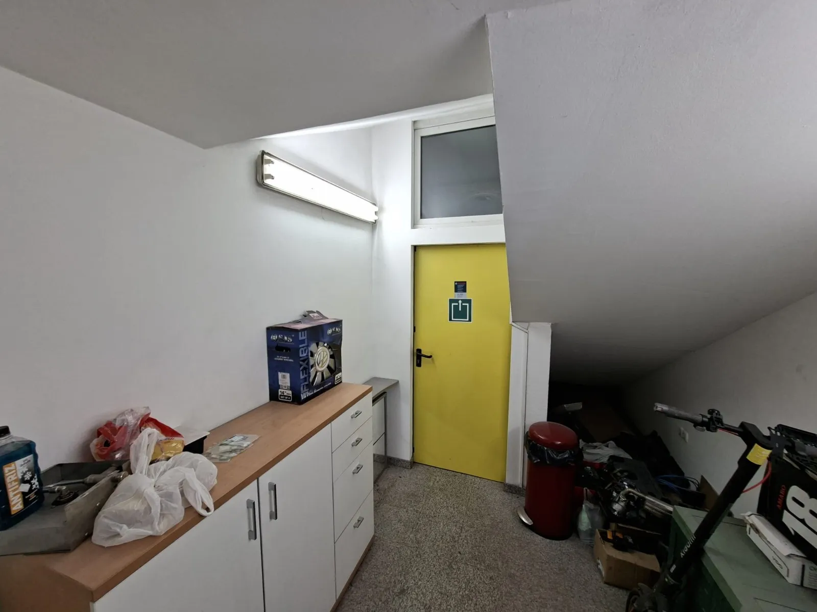 poslovna zgrada u biškupcu s odličnom povezanošću - slika 11