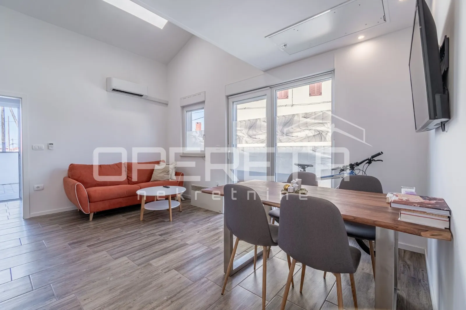 galižana, prizemnica 130 m2 sa dva stana - slika 12