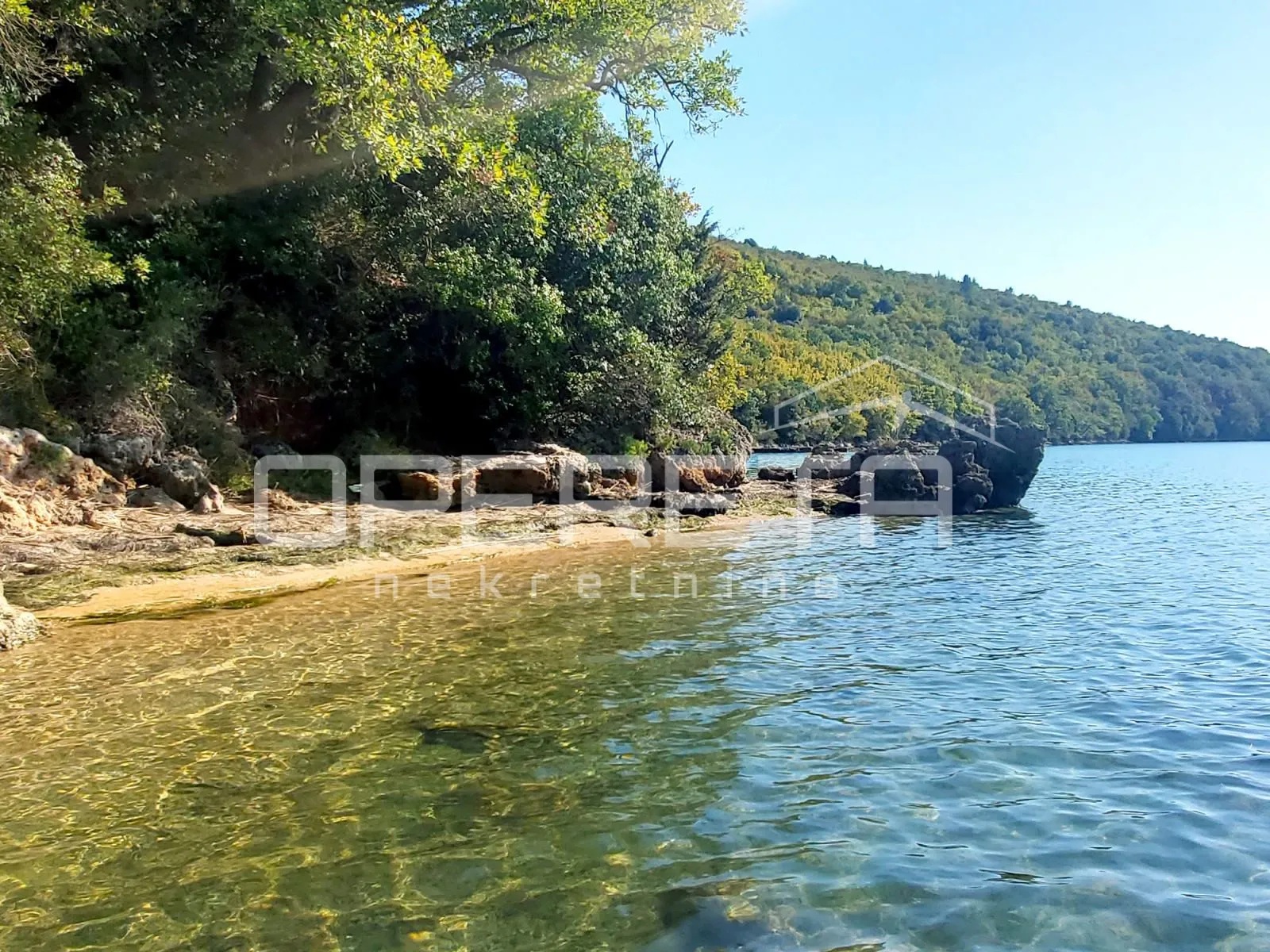 prostano građevinsko zemljište s pogledom na more 8600m2 - slika 5