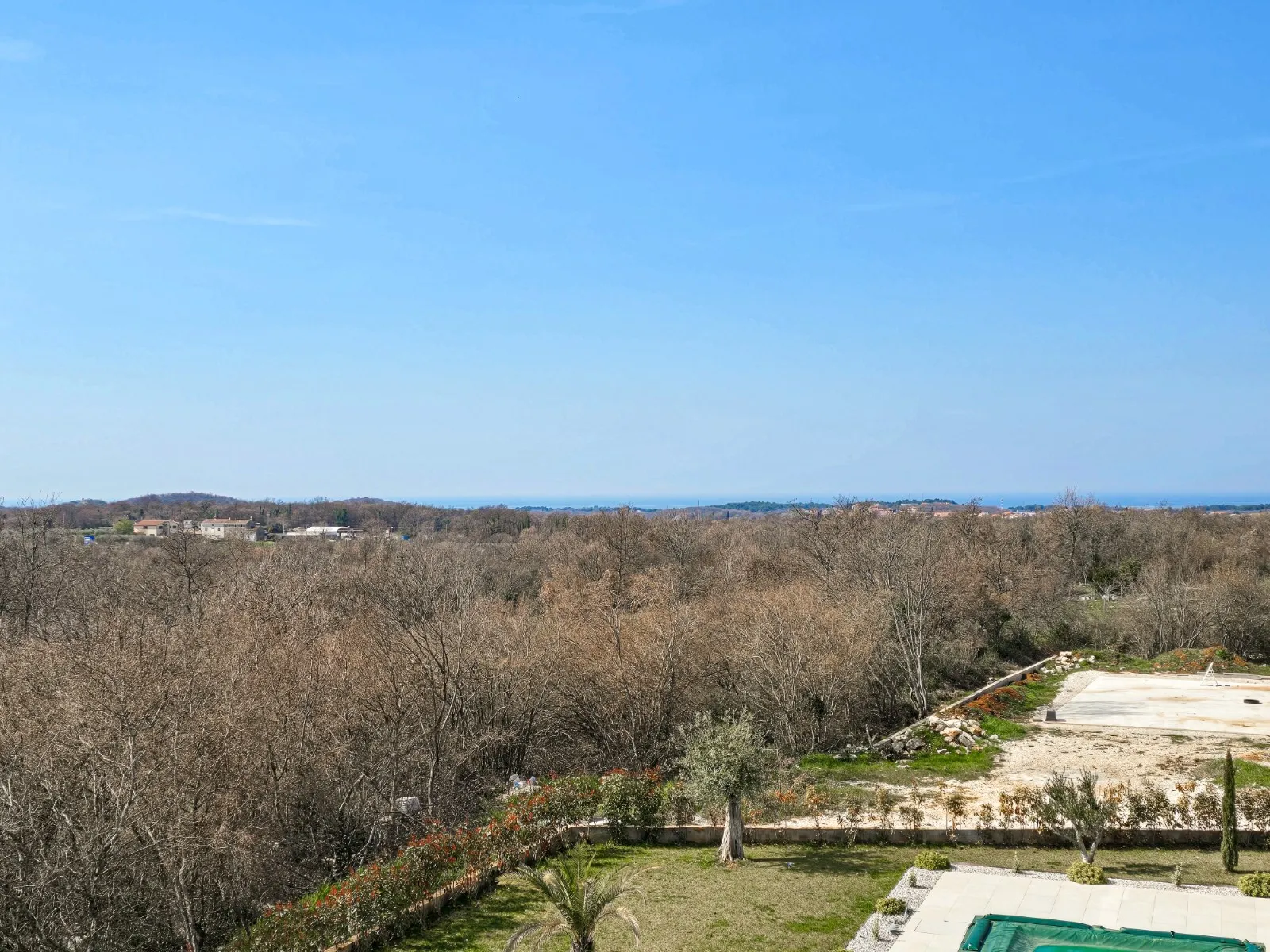 istra, okolica poreča – kuća u nizu s vrtom i pogledom na more - slika 23
