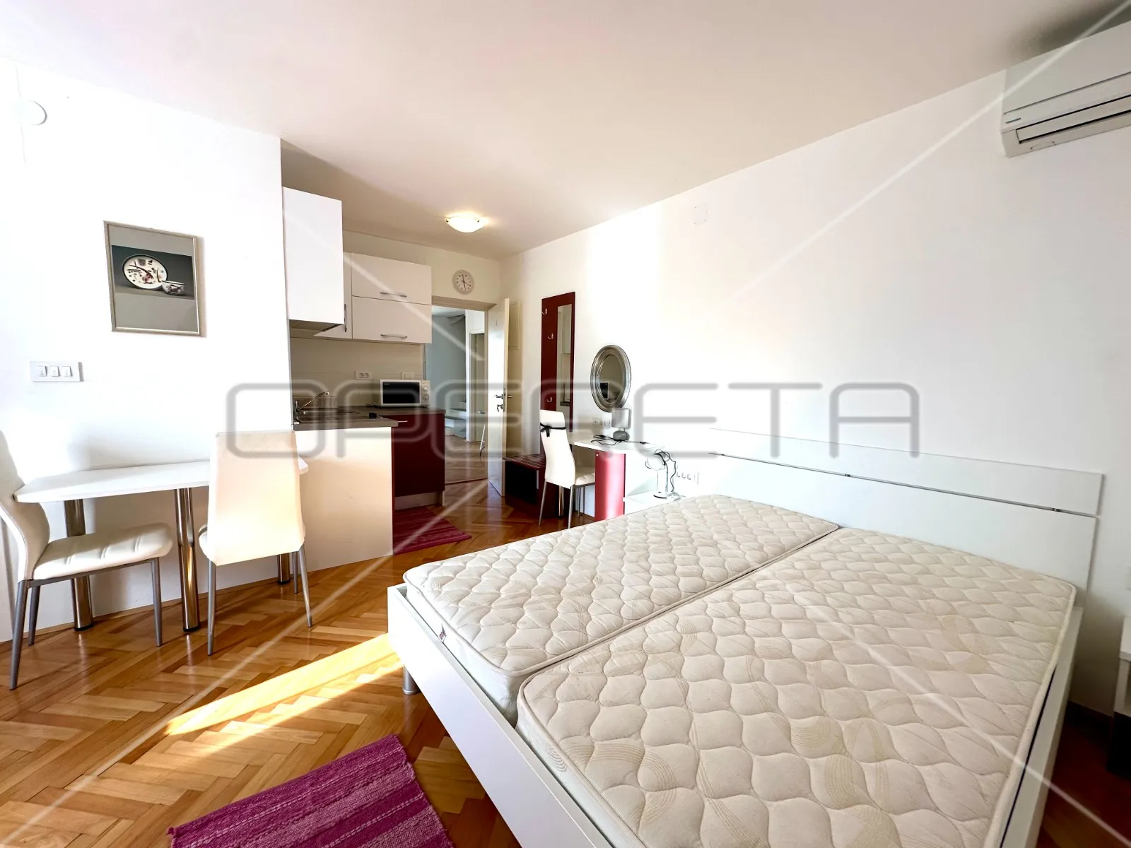 kuća na 80 m od mora sa 6 stanova, tisno, 350 m2 - slika 12