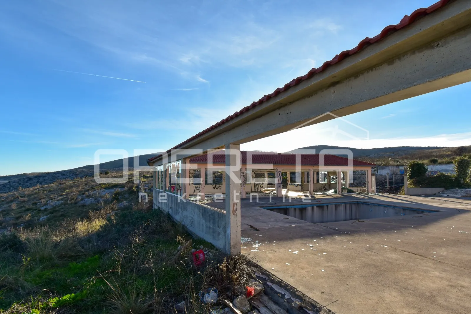 trogir, plano, građevinsko zemljište sa pogledom na zaljev - slika 11
