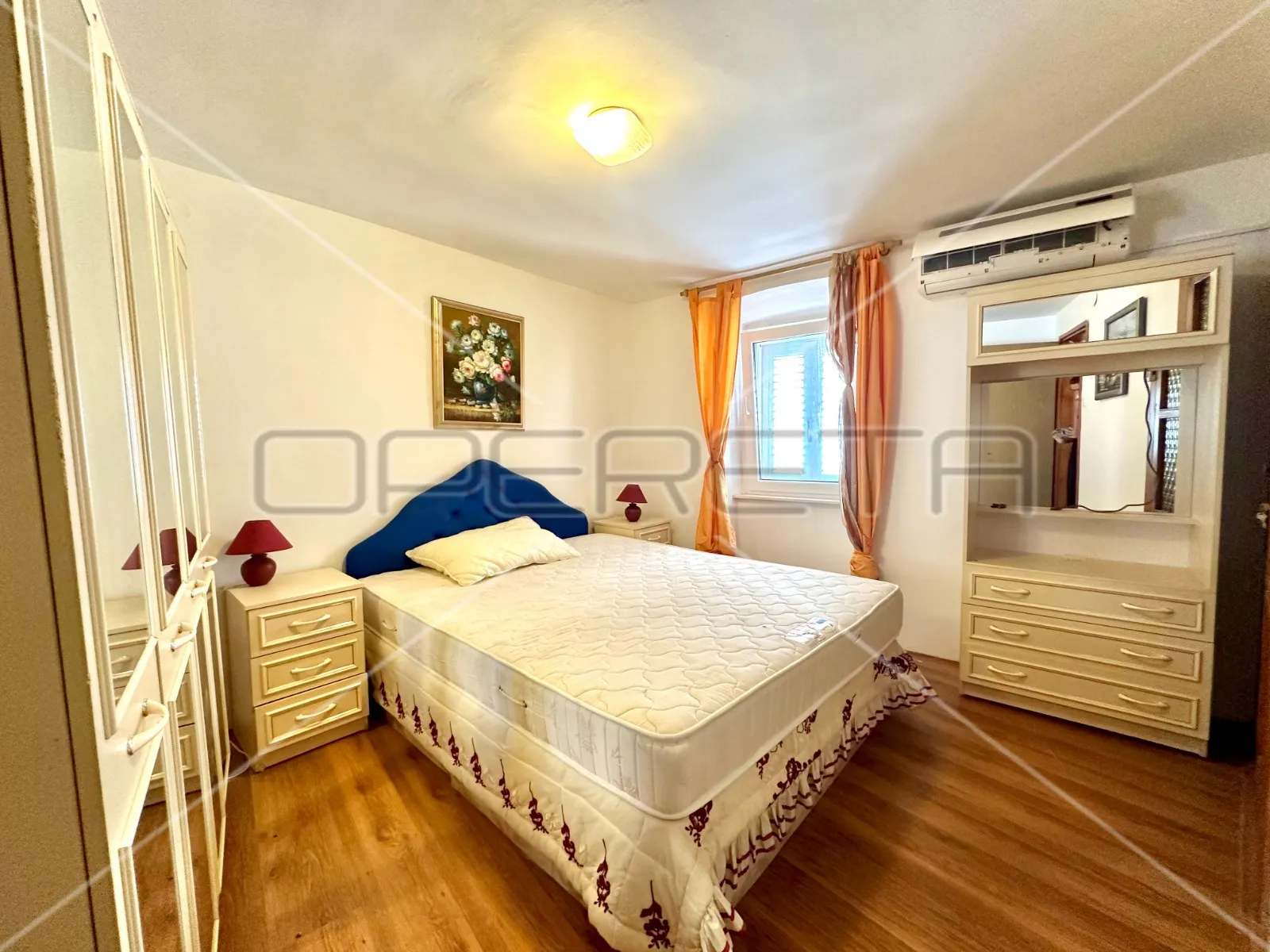 kuća s tri apartmana u centru betine s velikom terasom - slika 12